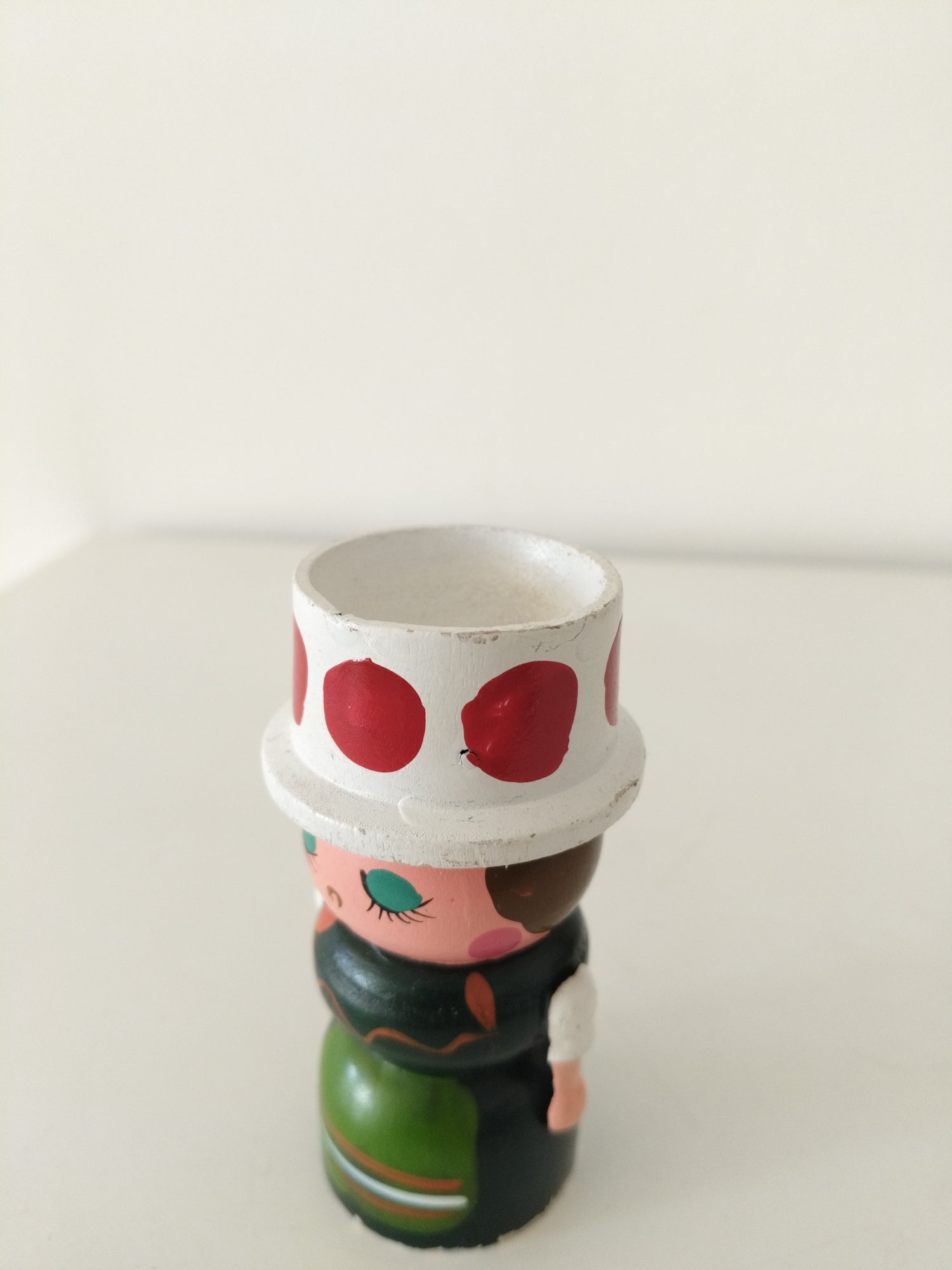 Coquetier personnage en bois au choix - cetaitmieuxavant