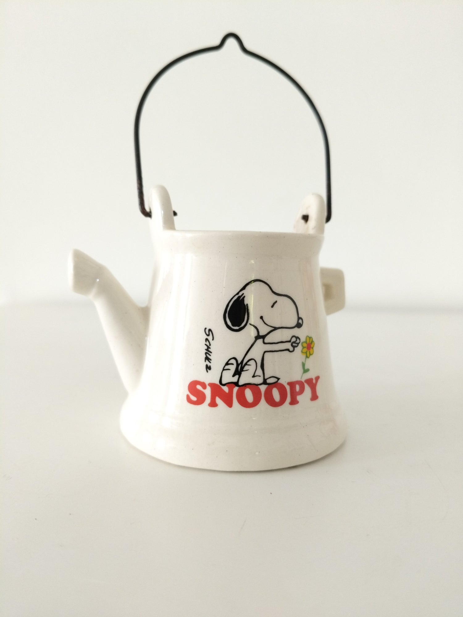 Mini cache-pot/ vase arrosoir en céramique Snoopy Japan United Feature Syndicate 1958 - cetaitmieuxavant