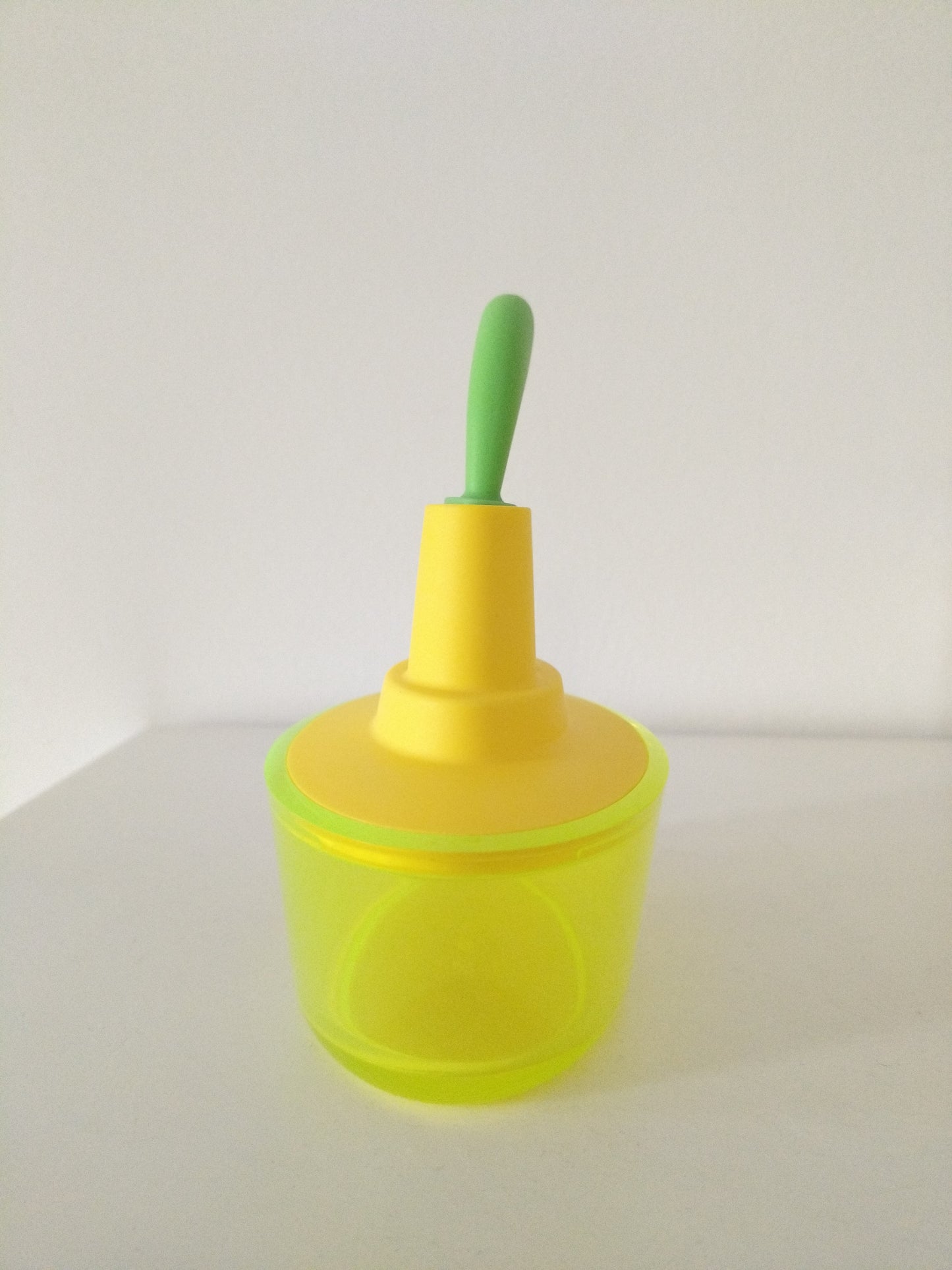 Beurrier Ship Shape par Stefano Giovannoni et Harry-Paul pour Alessi