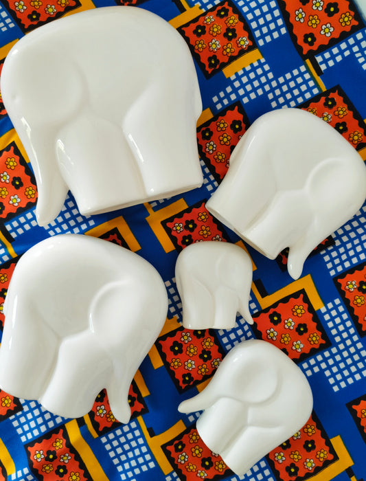 Ensemble de 5 éléphants en céramique émaillée