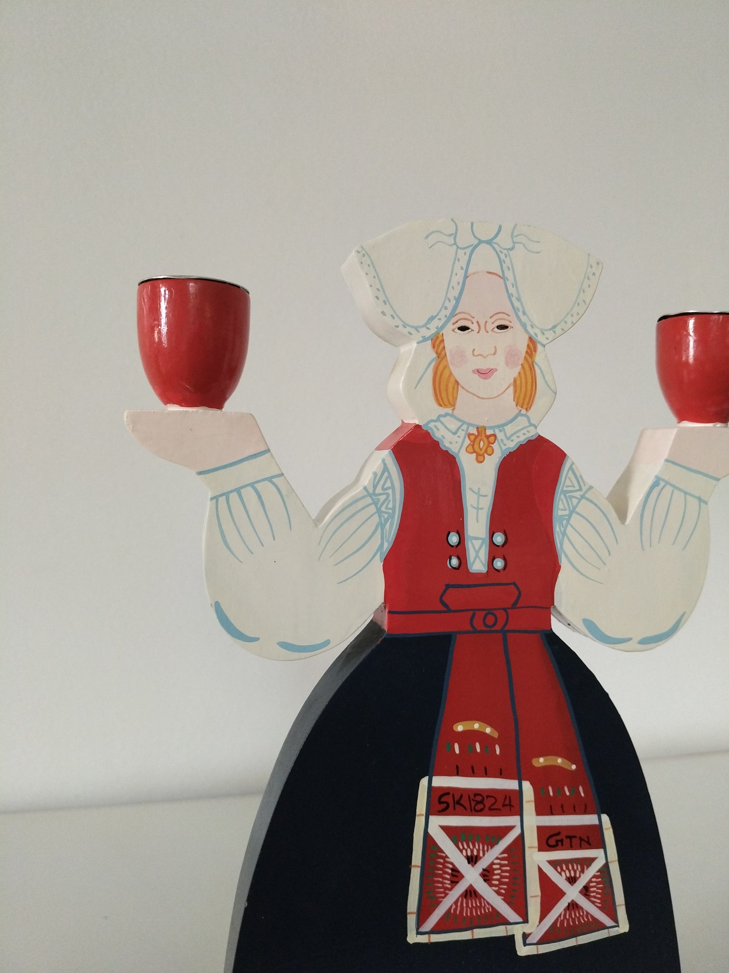Ensemble de 2 bougeoirs en bois folklore suédois par Lizzie Velander pour Ikea 80's