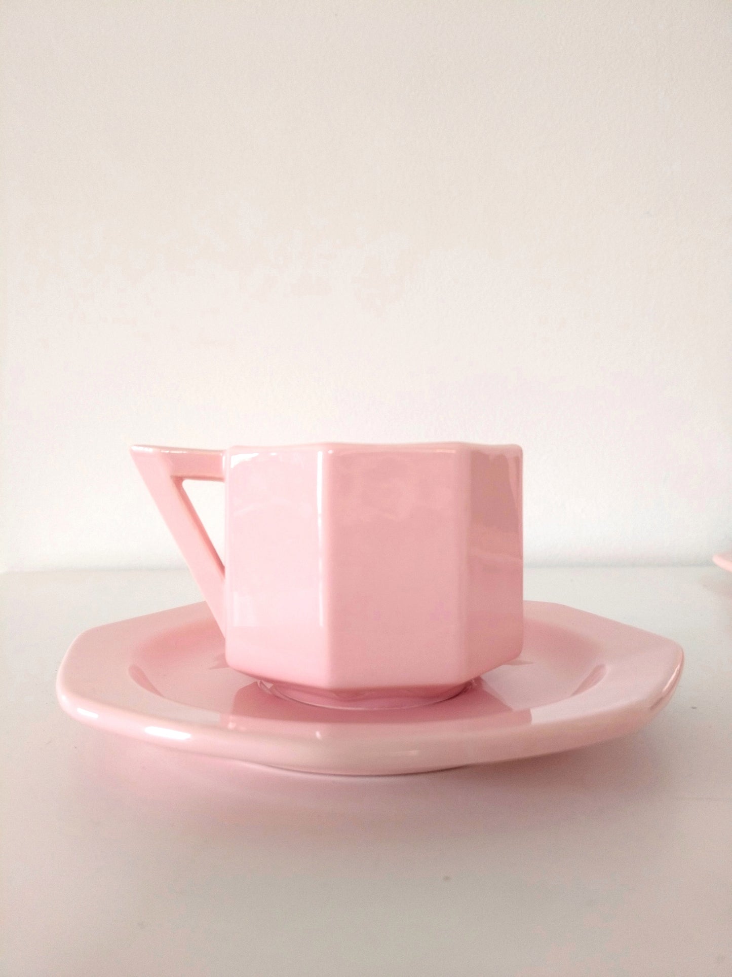 Ensemble de deux tasses + sous-tasses octogonales en porcelaine rose 90's - cetaitmieuxavant