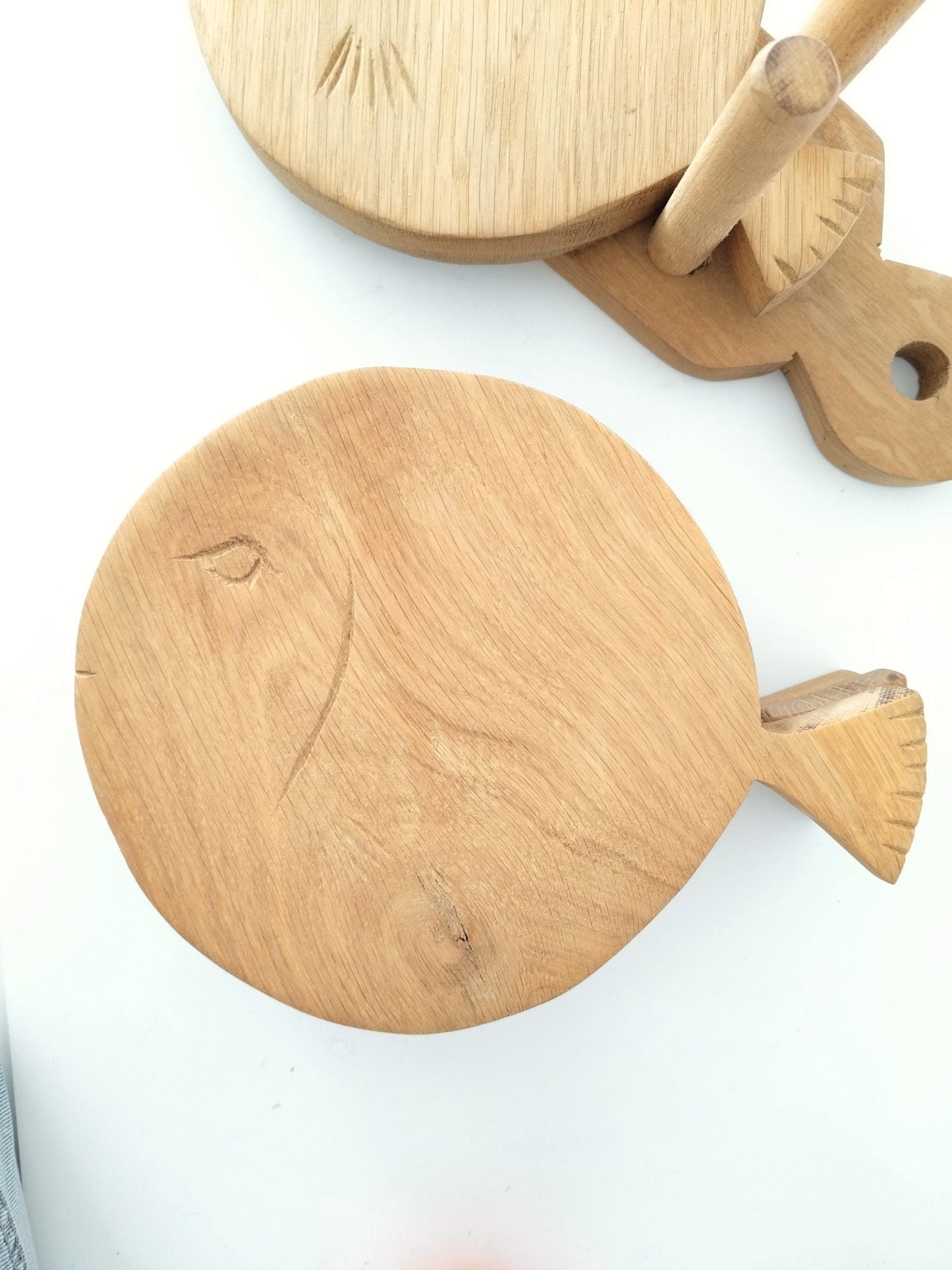 Ensemble de 4 planches/ dessous de plats poisson en bois massif + leur support mural