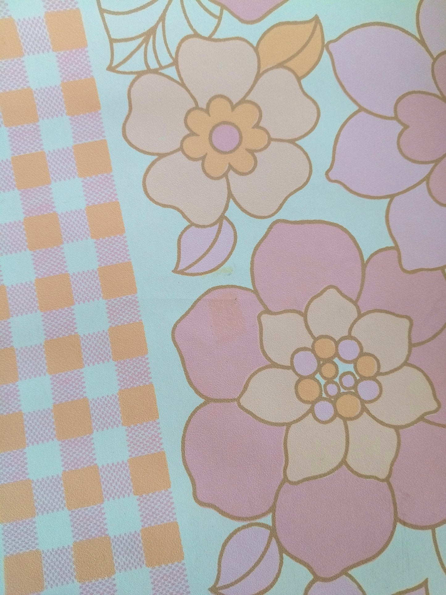 Rouleau de papier peint flower power entamé (encore 7mètres)