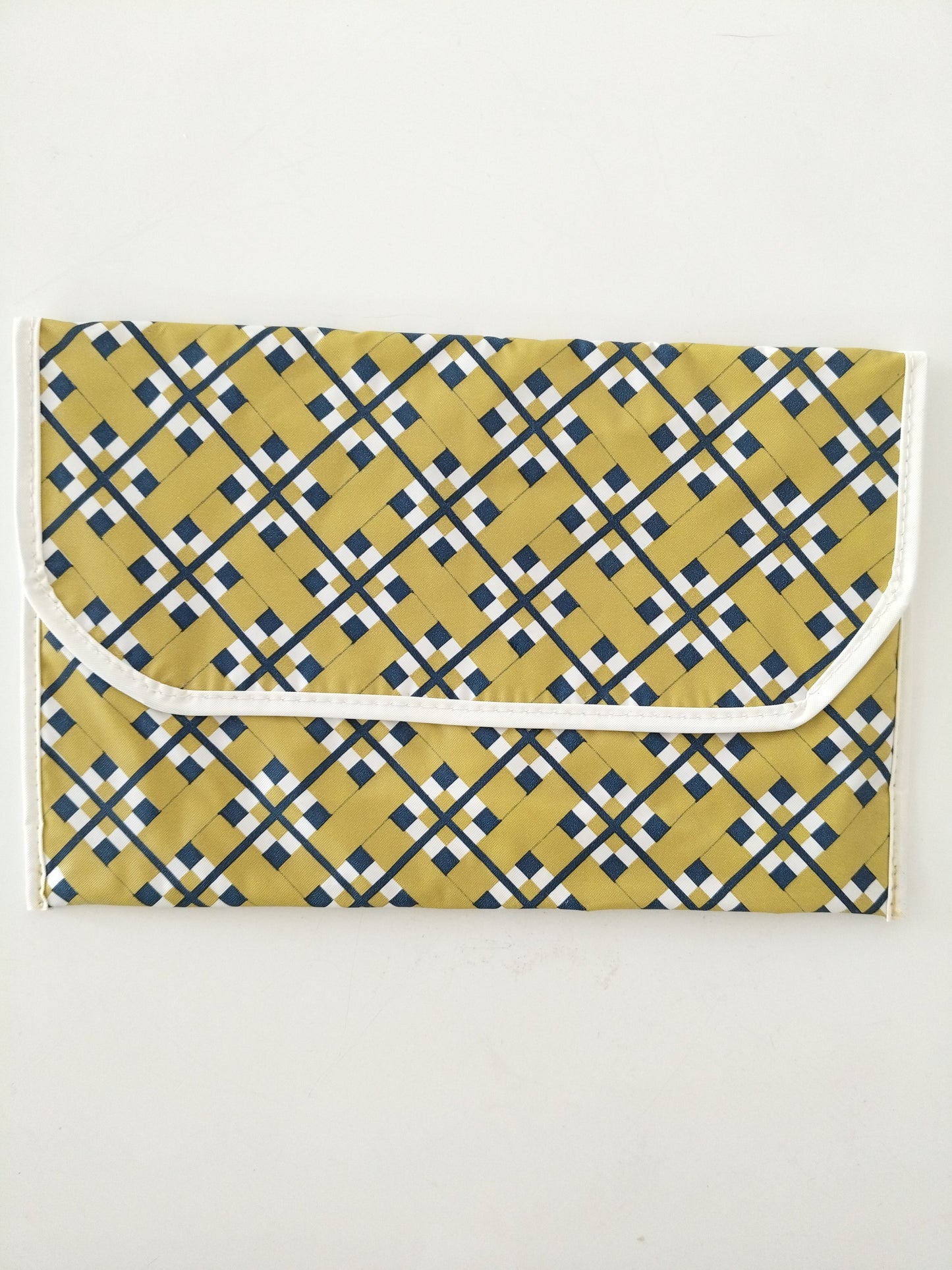 Pochette plate en vinyle décor graphique - cetaitmieuxavant