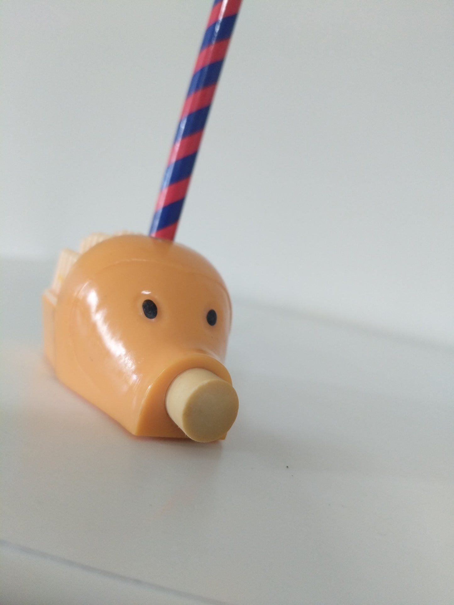 Hérisson miniature taille-crayon, porte-crayon et gomme 80's couleur au choix