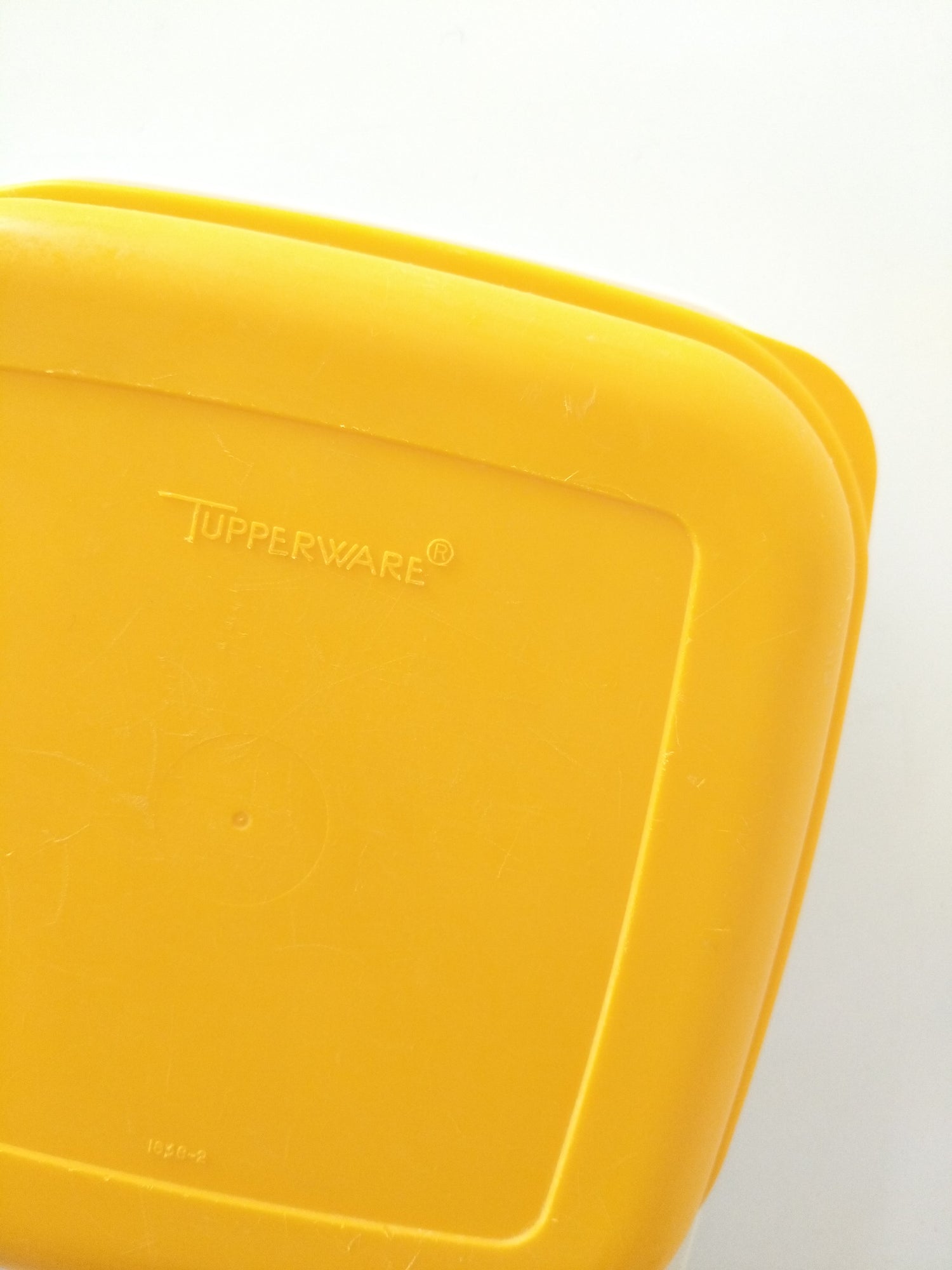 Petit plateau repas avec couvercle Tupperware - cetaitmieuxavant