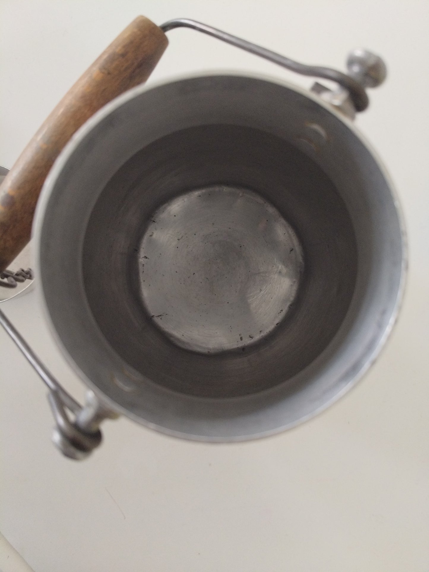 Ancien pot à lait en aluminium ou en plastique Gilac au choix