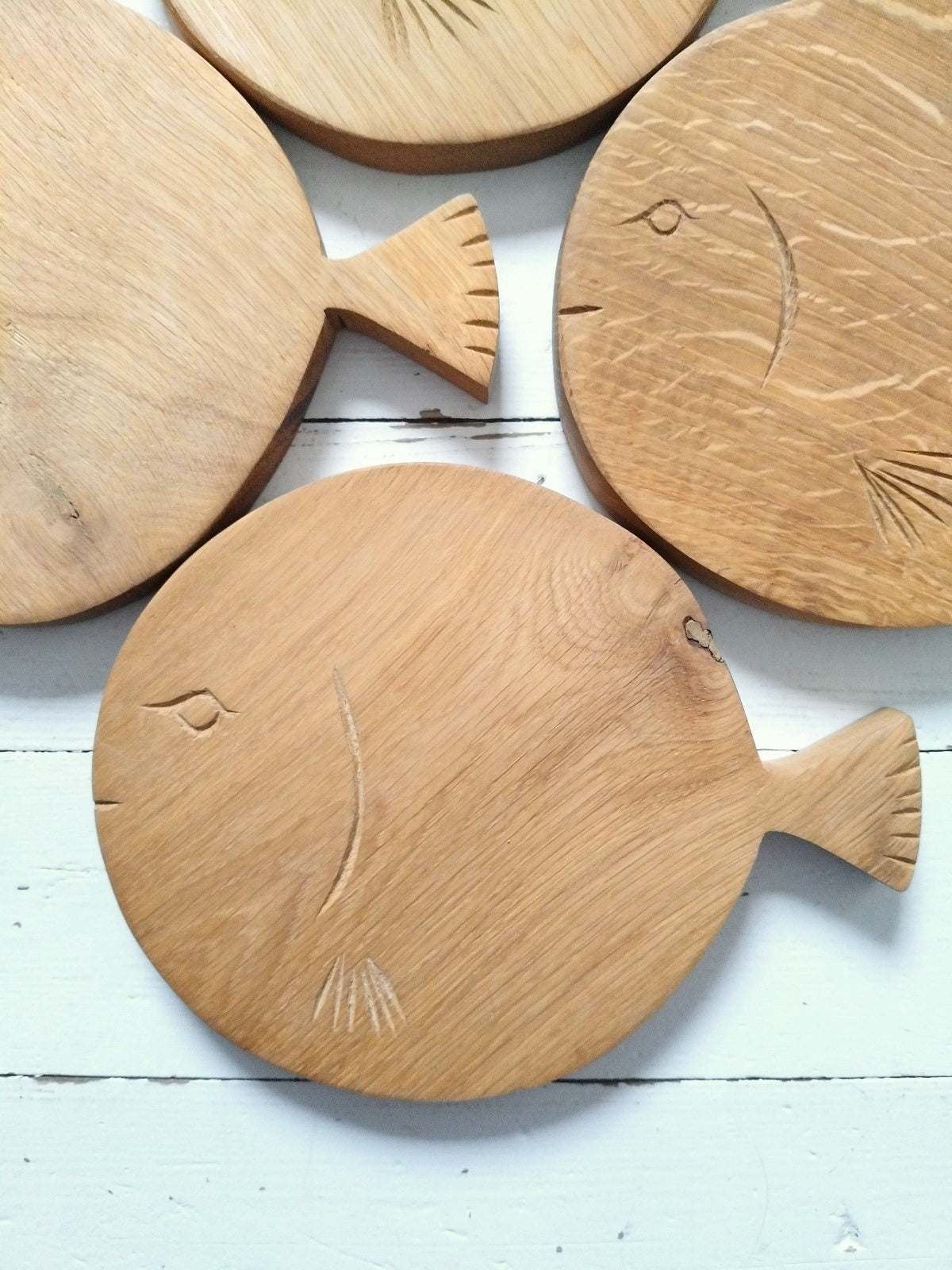 Ensemble de 4 planches/ dessous de plats poisson en bois massif + leur support mural