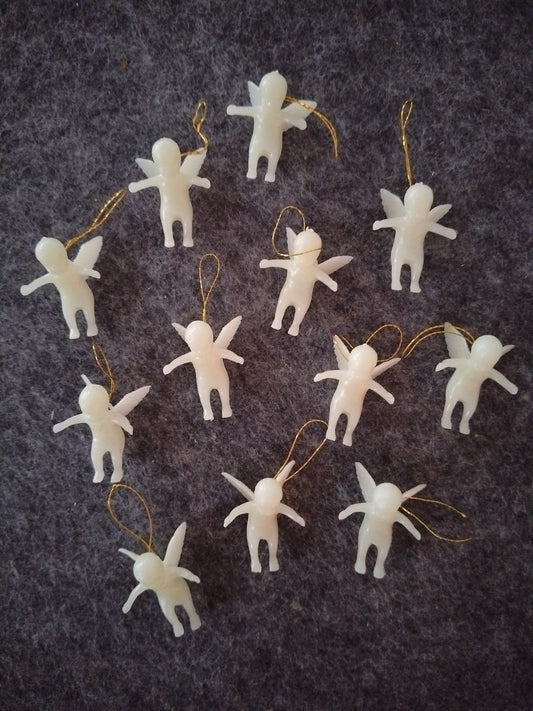 12 mini anges à suspendre en plastique phosphorescent (2 sets disponibles)