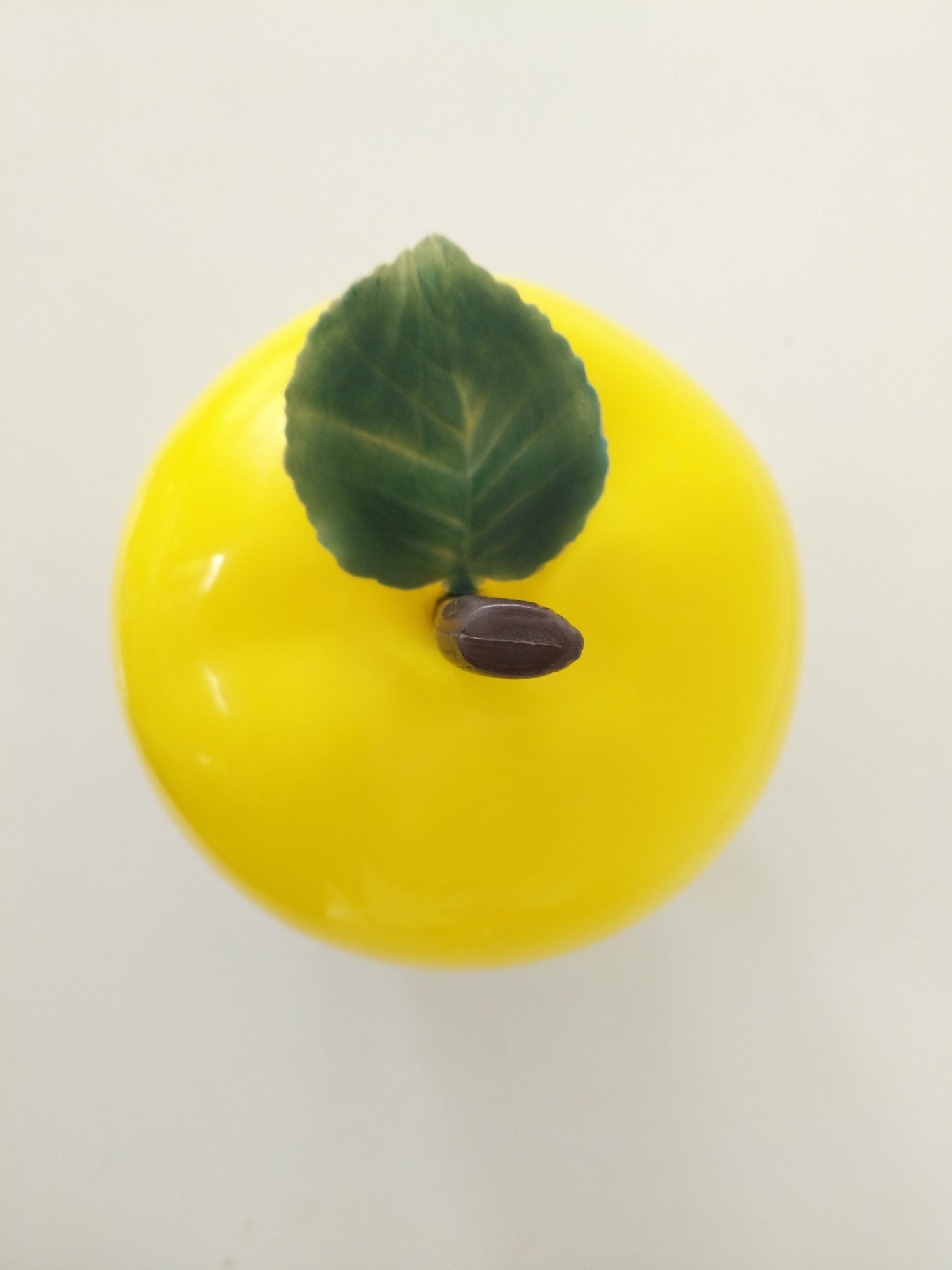 Boîte/ pomme à glaçons en plastique JAUNE - cetaitmieuxavant