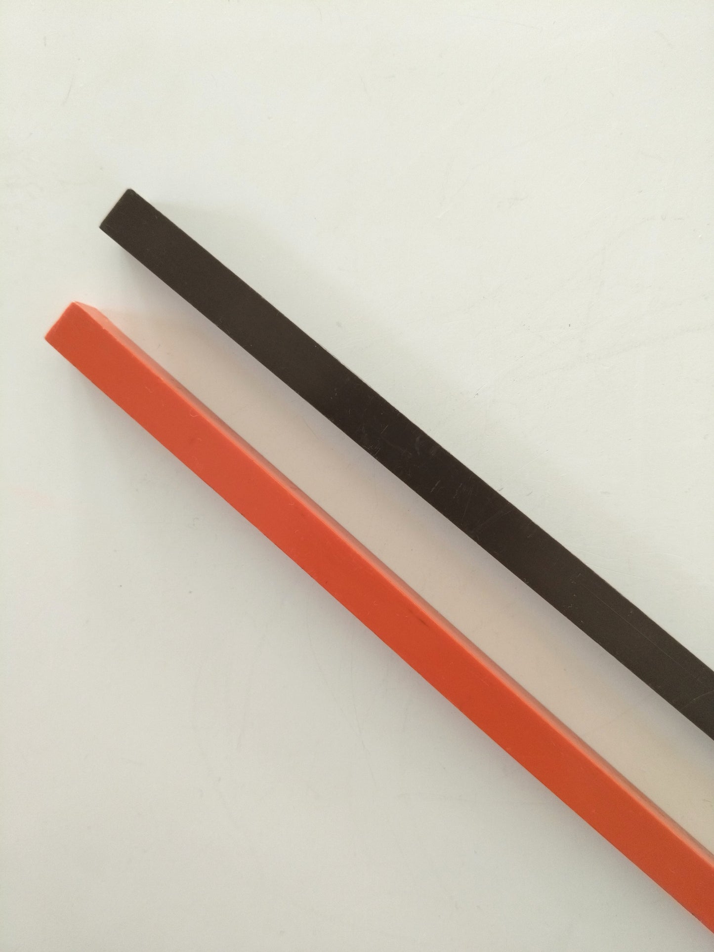 Ancienne règle cubique de 30cm en plastique orange ou brune au choix