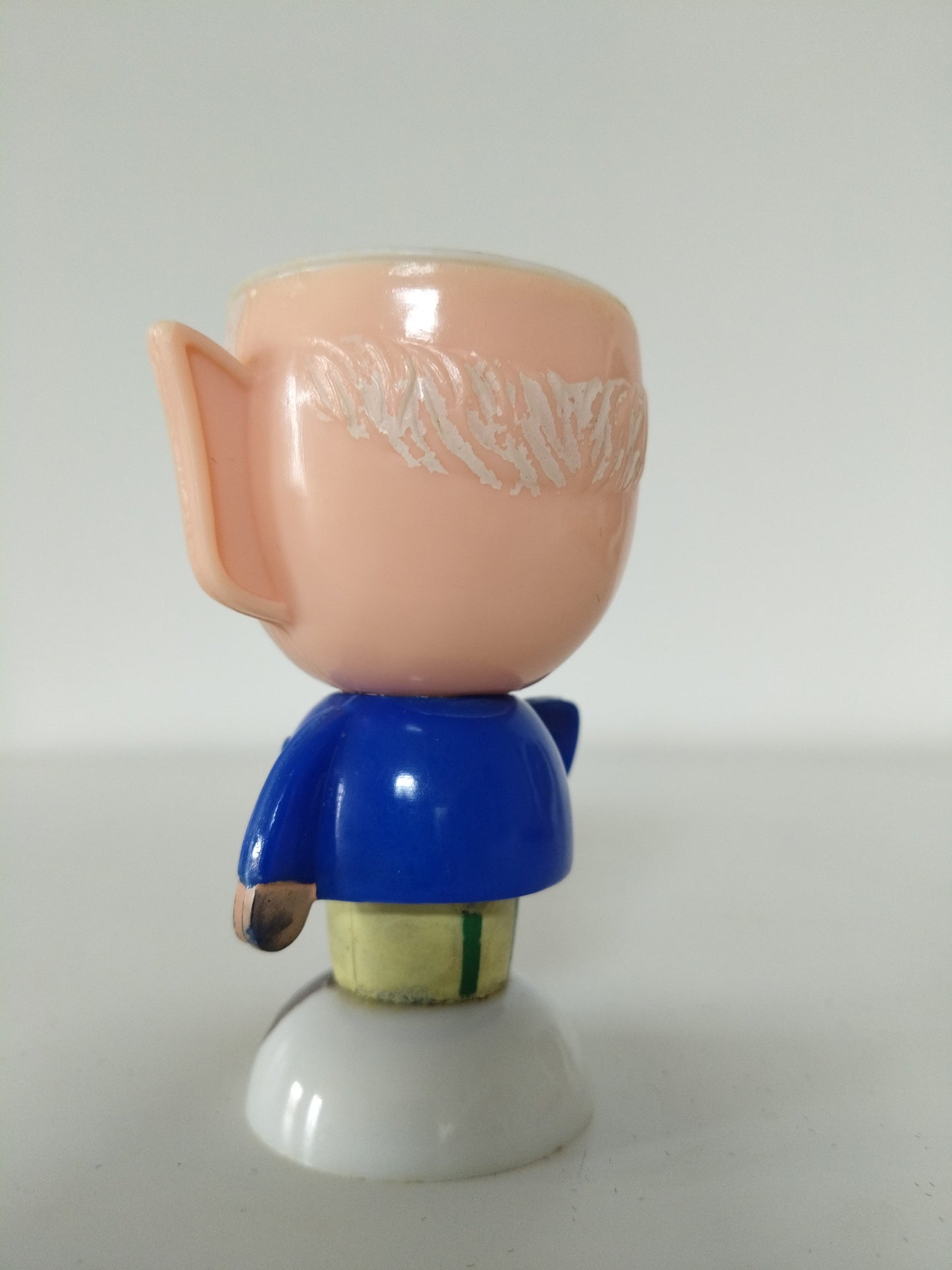 Coquetier lutin Potiron Oui-Oui en plastique made in Hong Kong