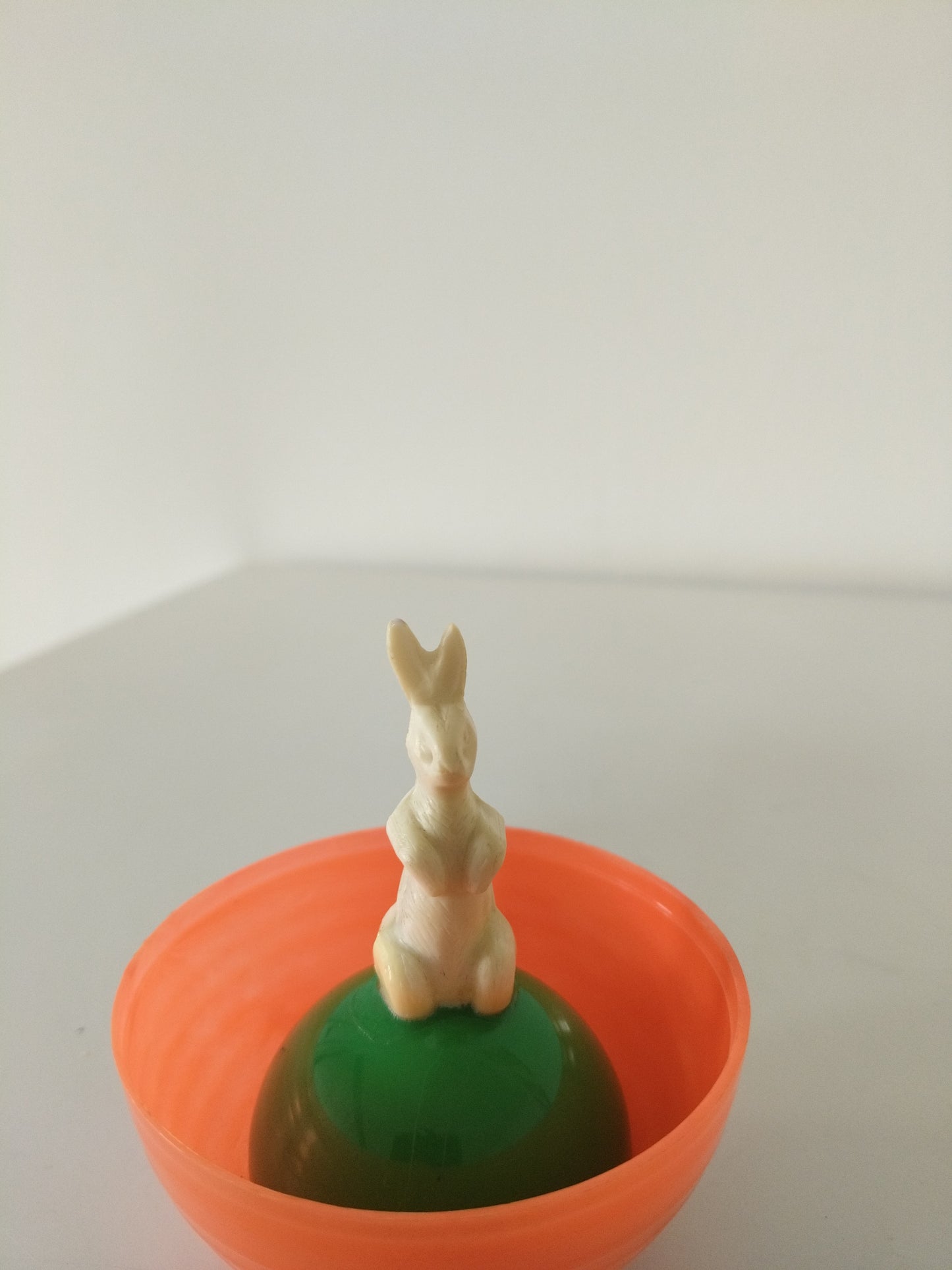 Déco de Pâques/ lapin en plastique