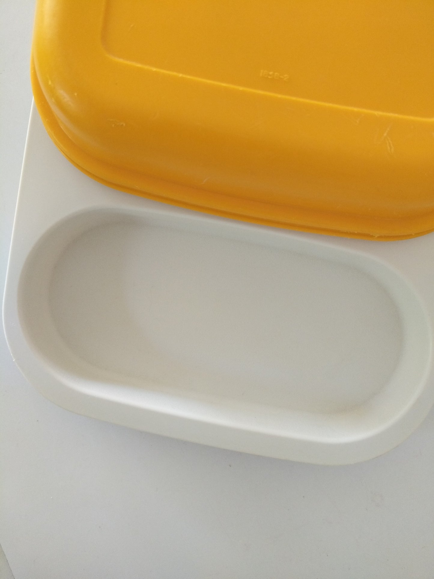 Petit plateau repas avec couvercle Tupperware - cetaitmieuxavant