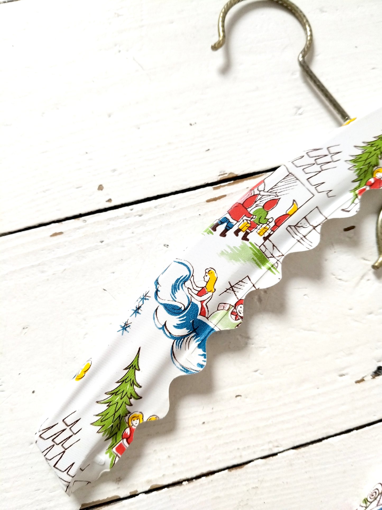 Ensemble de 3 cintres en bois enfant - cetaitmieuxavant