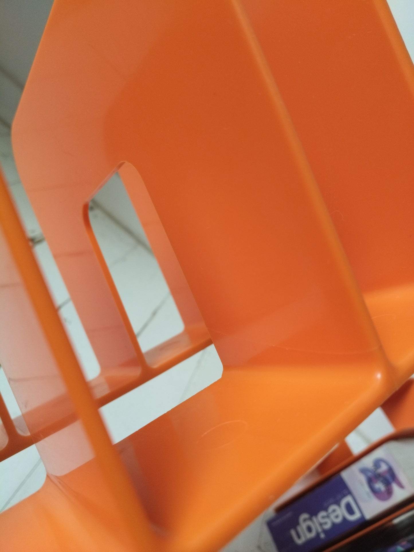 Range-livres/ magazines/ vinyles en plastique ORANGE par Sven-Eric Juhlin pour Gustavsberg 1395 !!! Réservé Émilie !!! - cetaitmieuxavant
