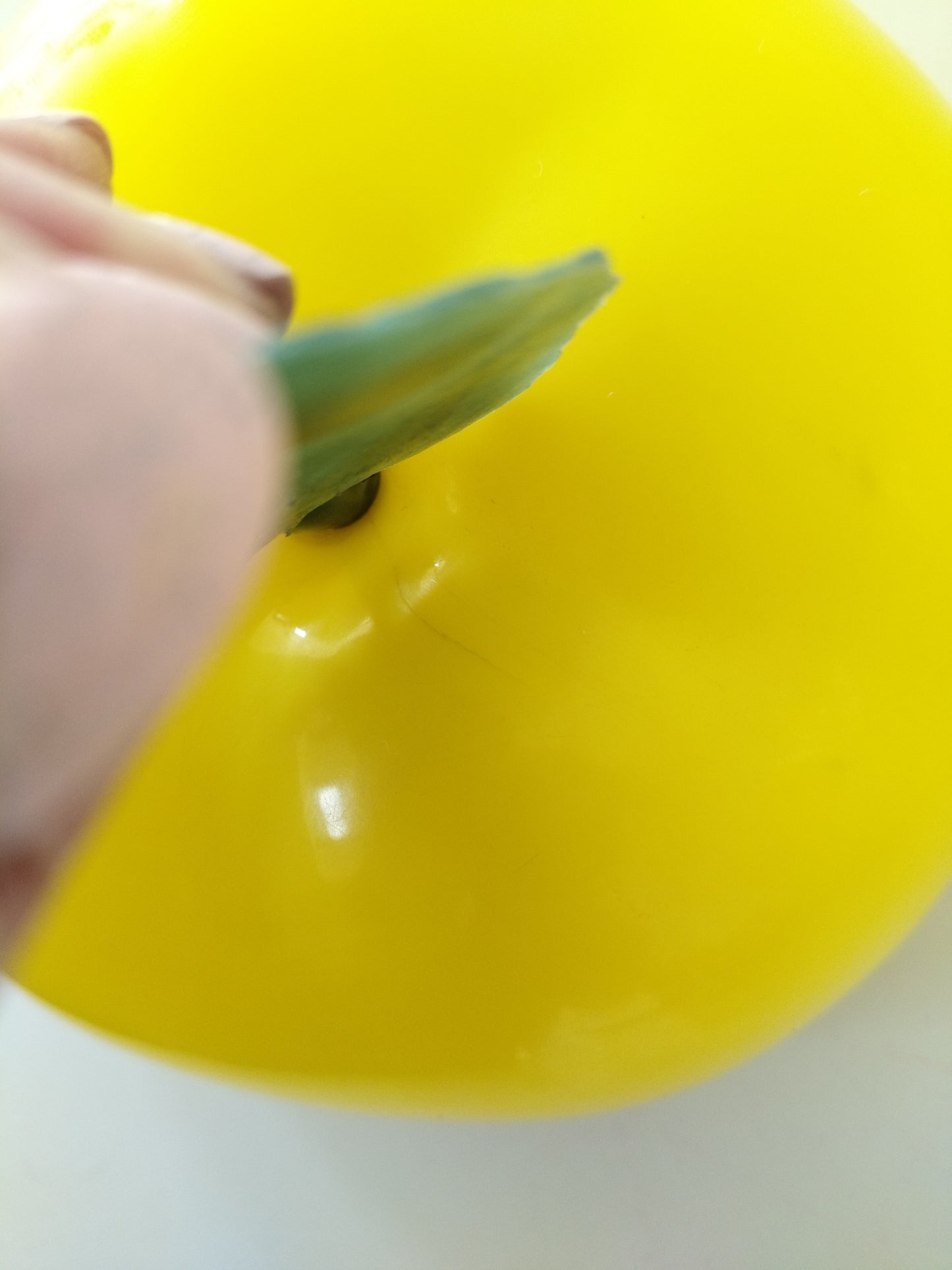 Boîte/ pomme à glaçons en plastique JAUNE - cetaitmieuxavant
