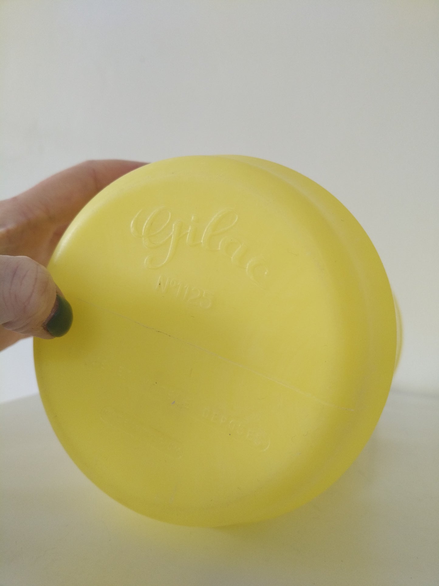 Ancien pot à lait en aluminium ou en plastique Gilac au choix