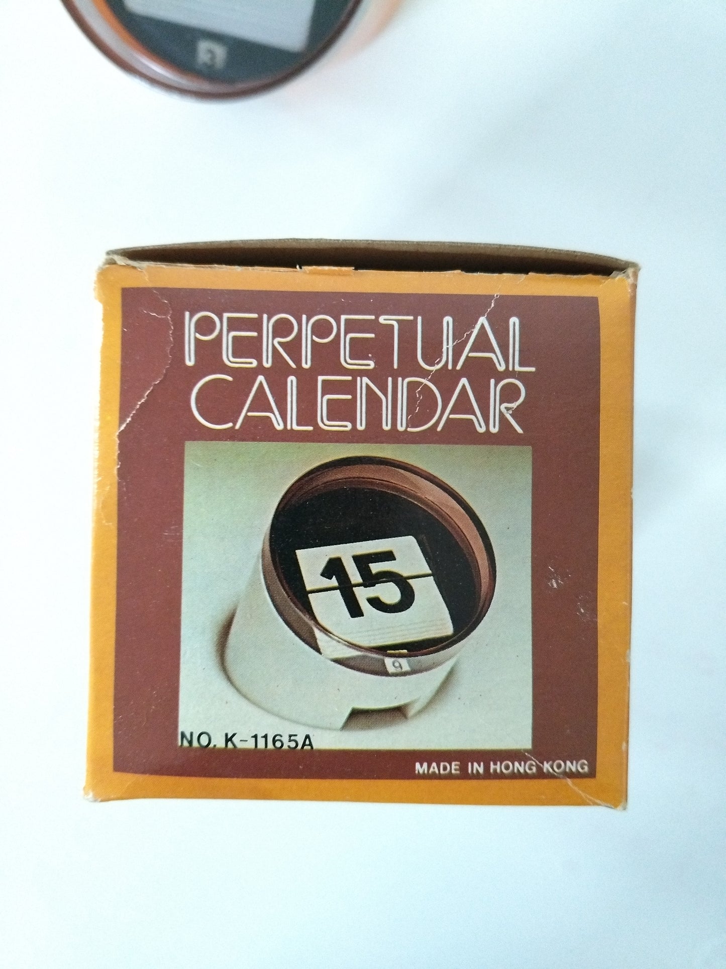 Calendrier perpétuel en plastique design UK made in Hong Kong - cetaitmieuxavant