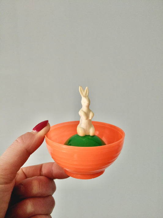 Déco de Pâques/ lapin en plastique