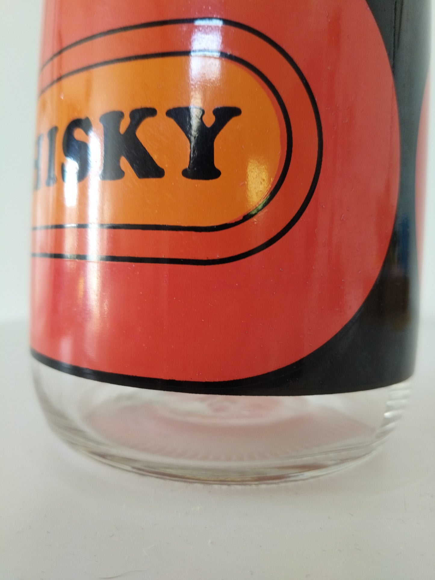 Ancienne bouteille à whisky en verre - cetaitmieuxavant