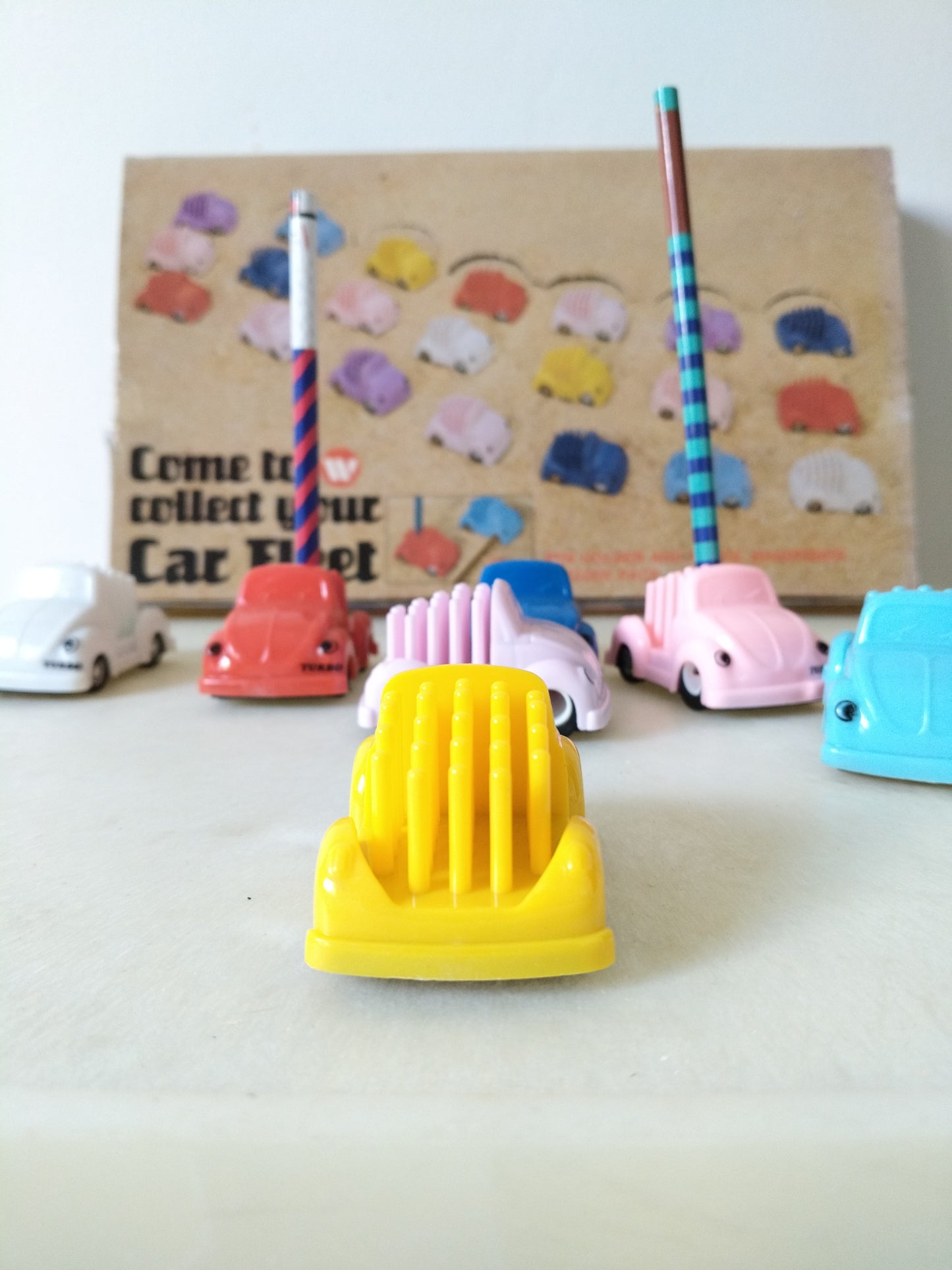 "Car Fleet" voiture Coccinelle Turbo miniature porte-stylo/ crayon et taille-crayon design UK couleur au choix