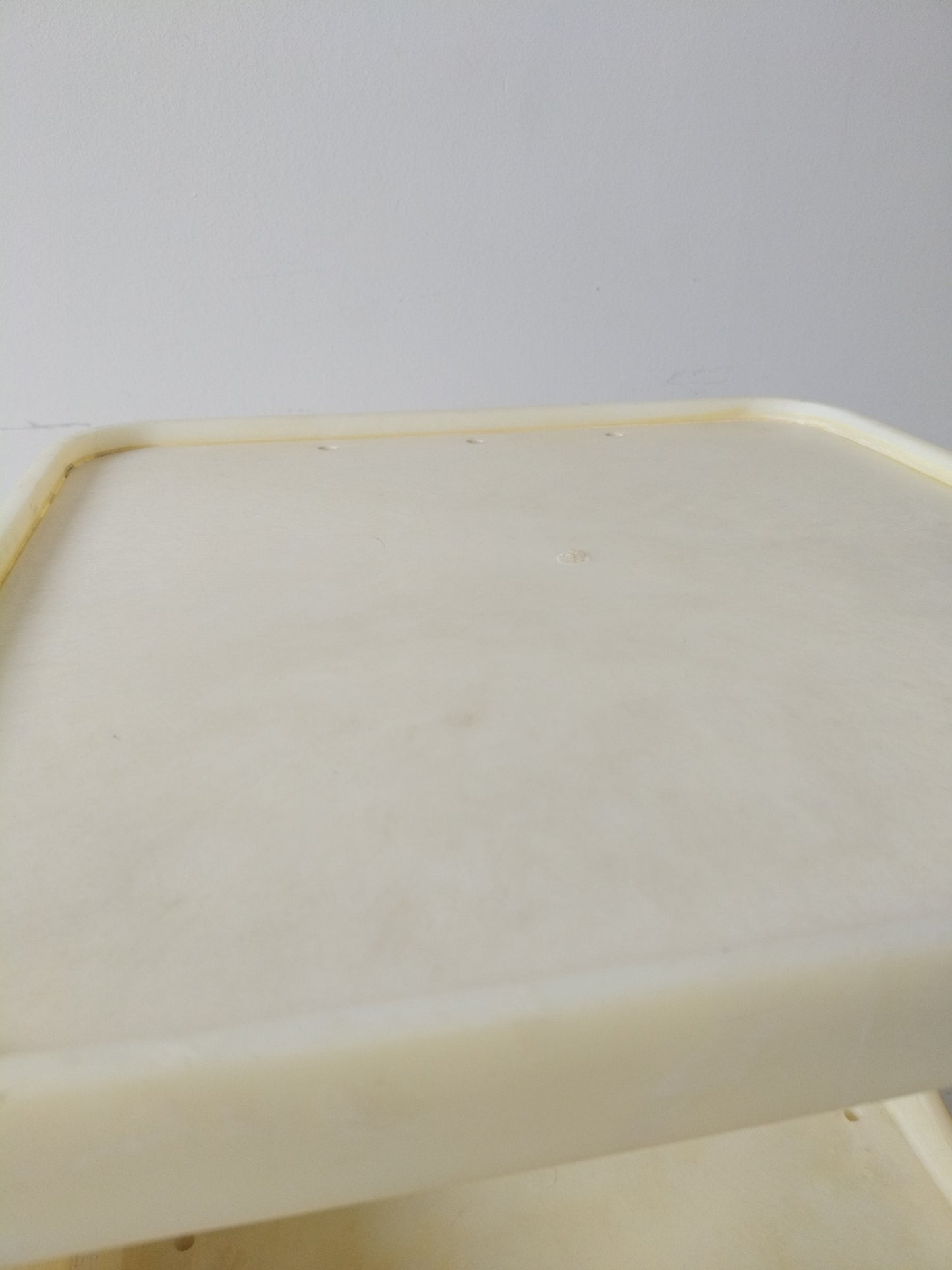 Petit meuble d'appoint/ chevet/ desserte en fibre de verre