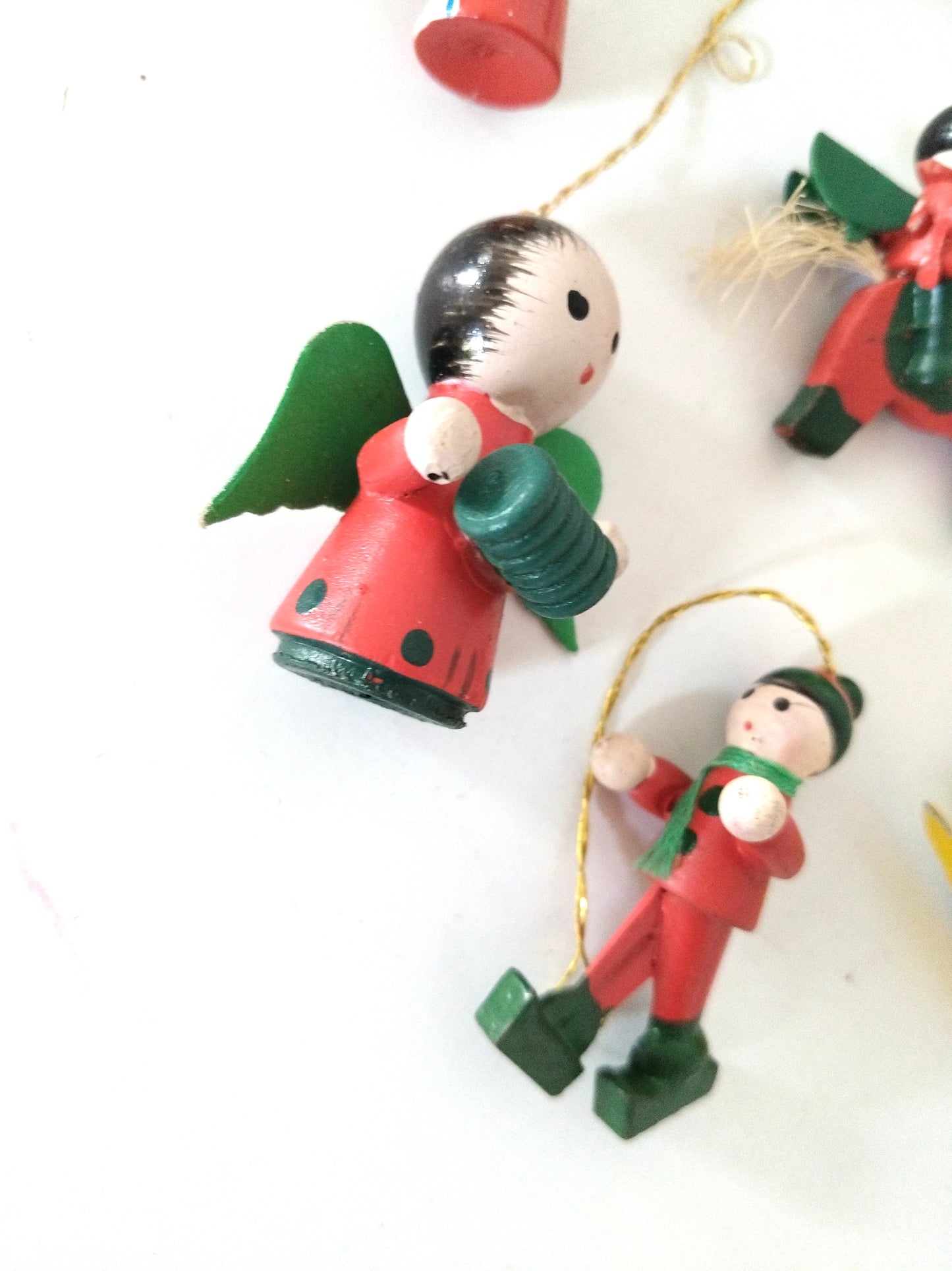 8 petits sujets de Noël en bois