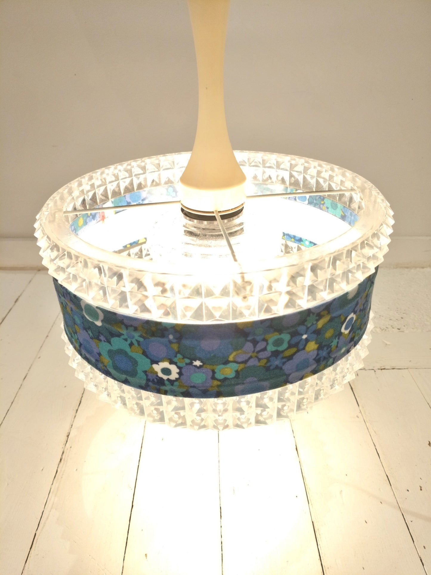 Luminaire/ suspension verre, plexiglas et tissu - cetaitmieuxavant