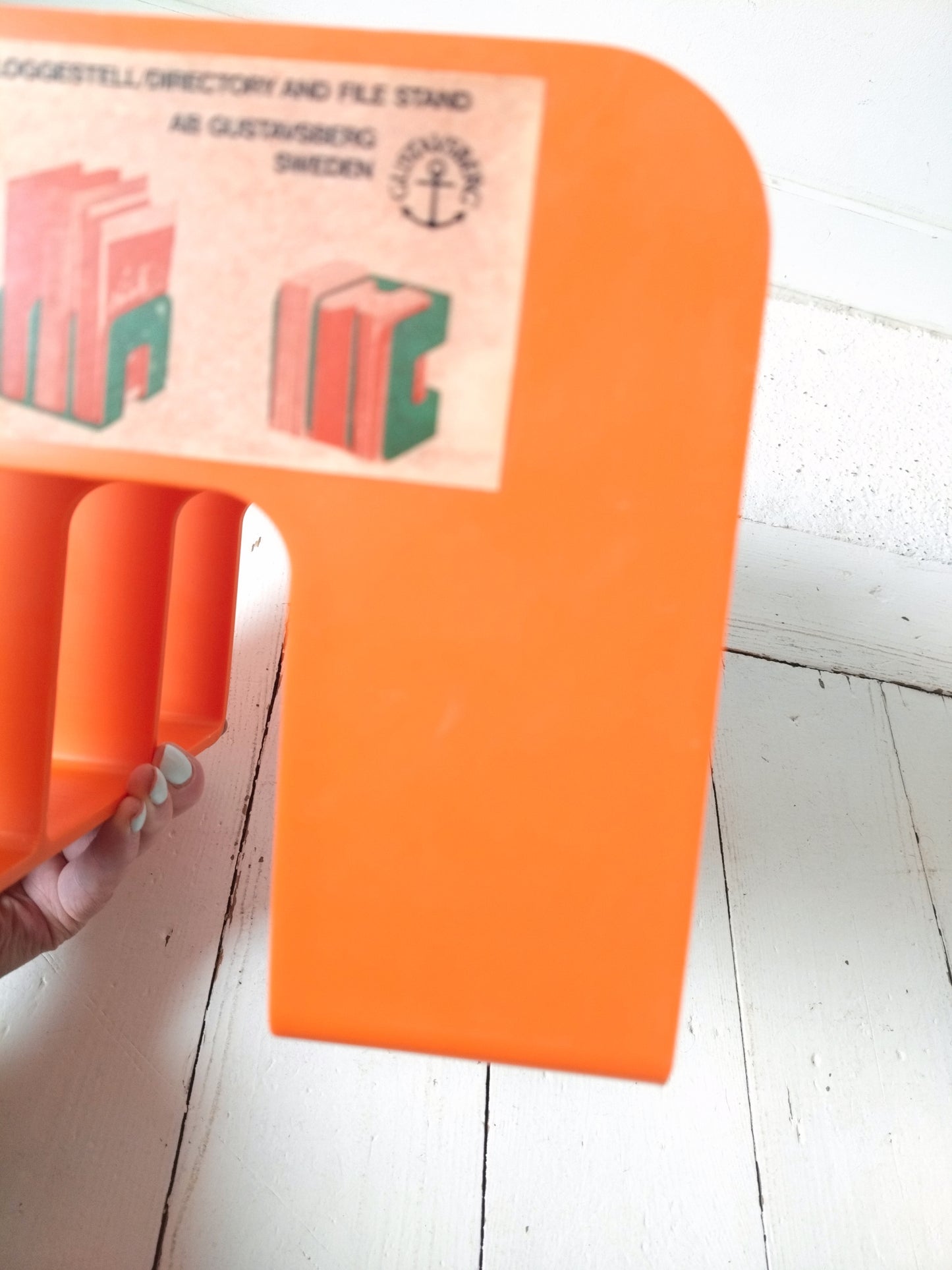 Range-livres/ magazines/ vinyles en plastique ORANGE par Sven-Eric Juhlin pour Gustavsberg 1395 à l'unité - cetaitmieuxavant