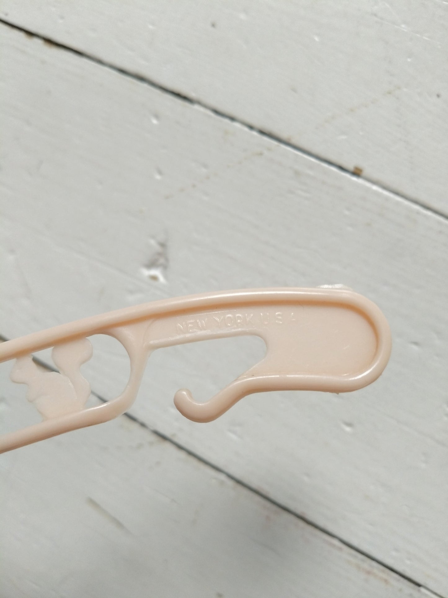 Ensemble de 2 cintres en plastique enfant - cetaitmieuxavant