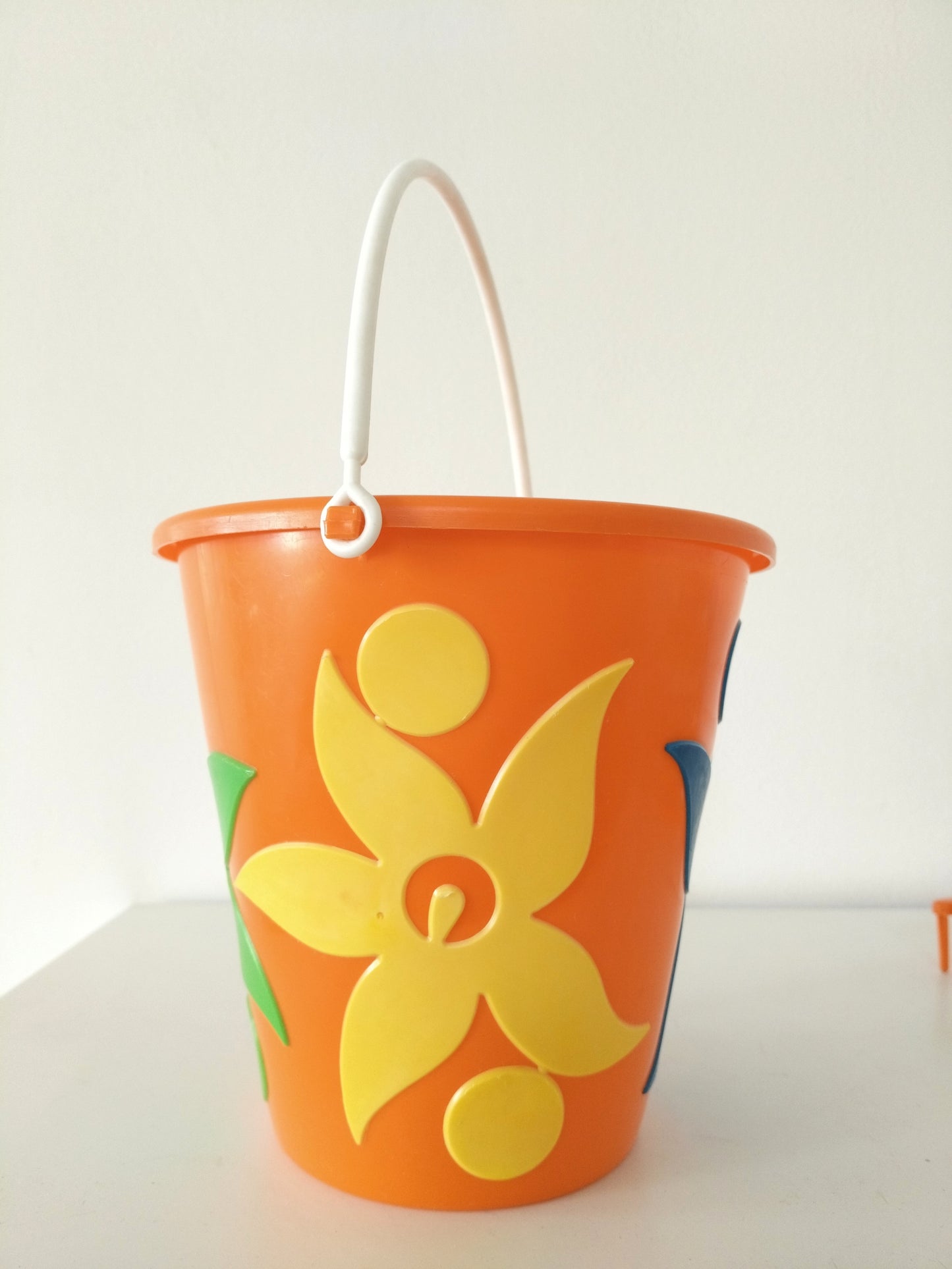 Ancien seau de plage/ pelle et rateau en plastique