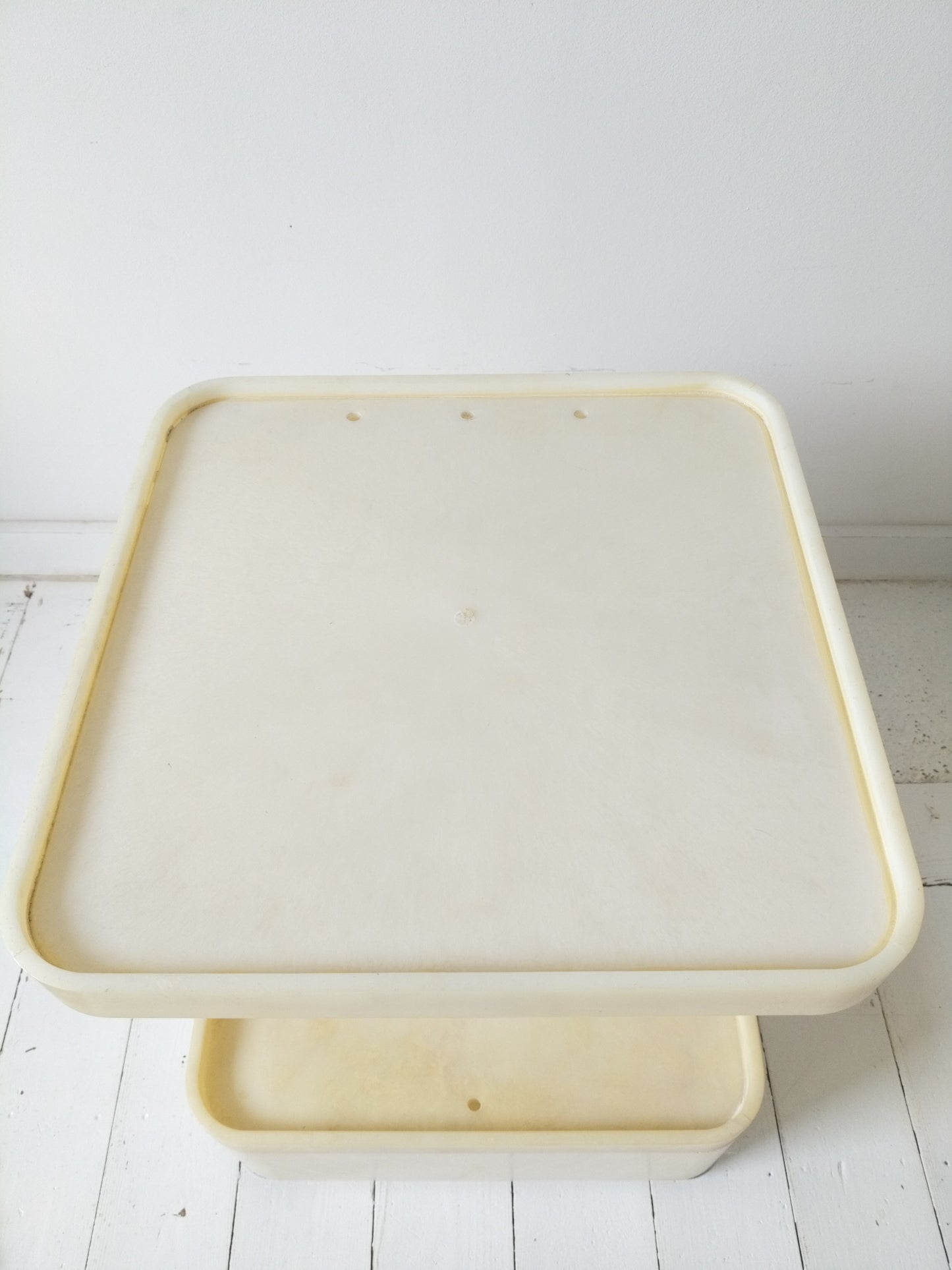 Petit meuble d'appoint/ chevet/ desserte en fibre de verre