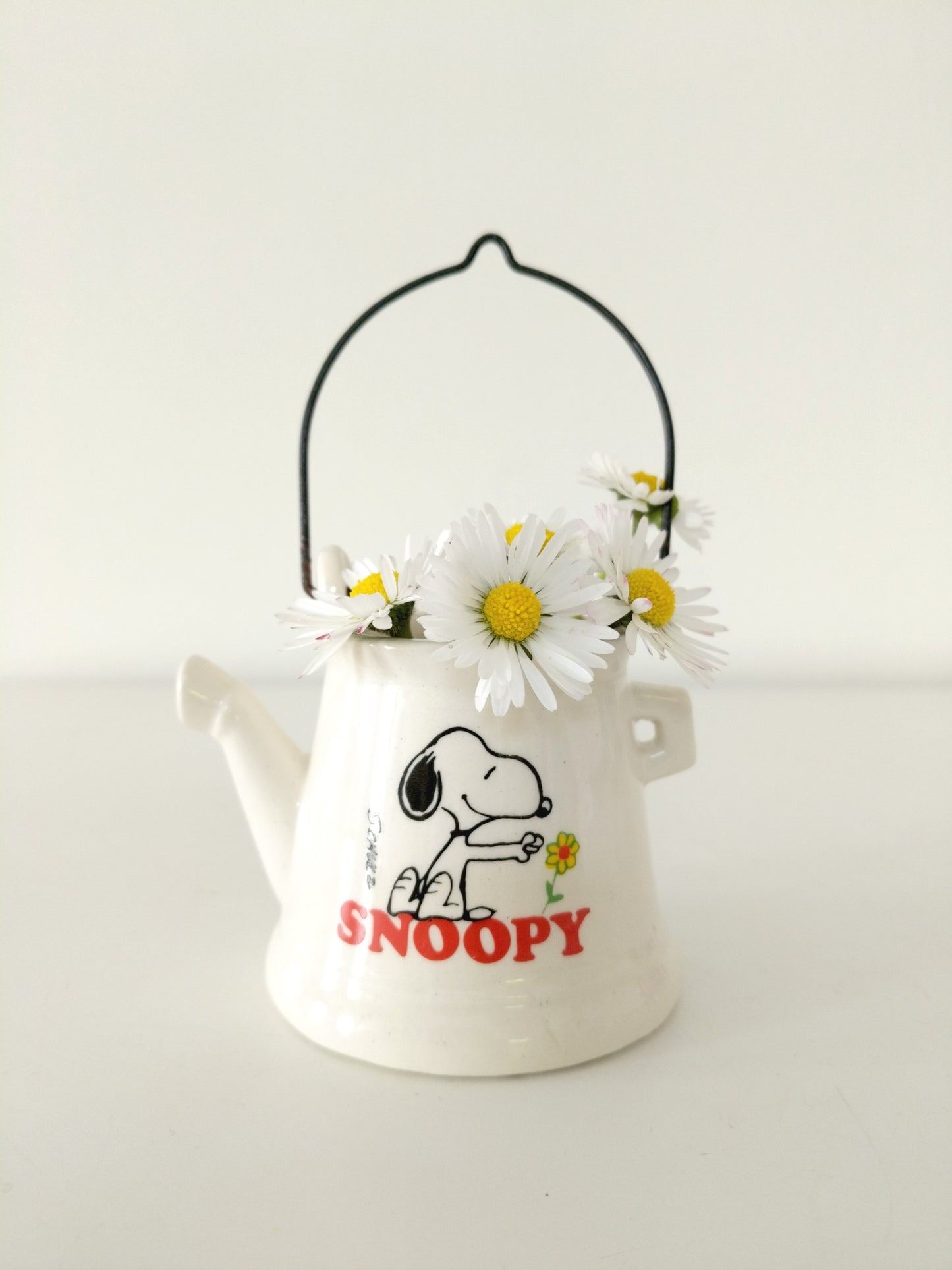 Mini cache-pot/ vase arrosoir en céramique Snoopy Japan United Feature Syndicate 1958 - cetaitmieuxavant