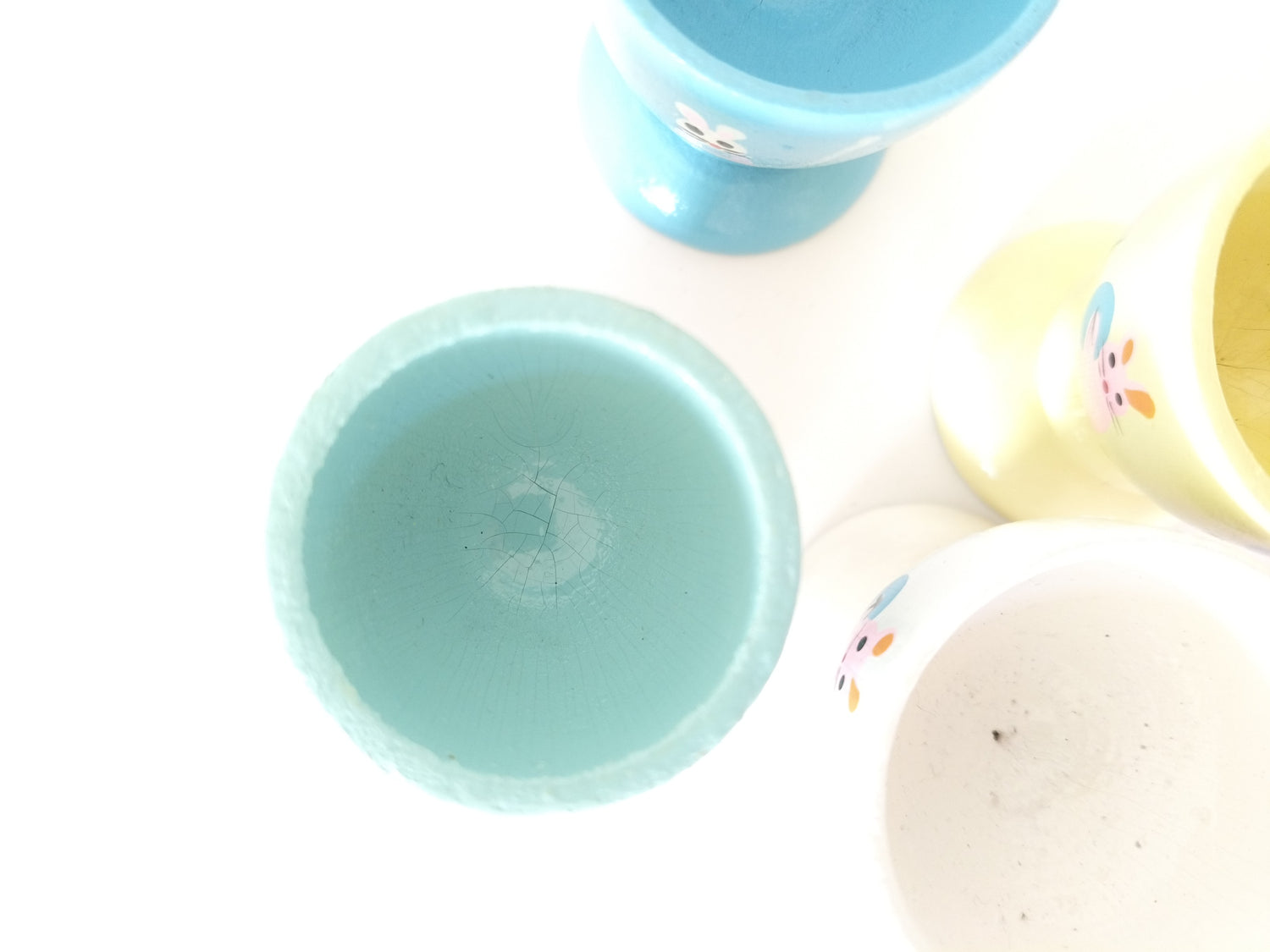 Ensemble de 6 petits coquetiers en bois peints à la main - cetaitmieuxavant