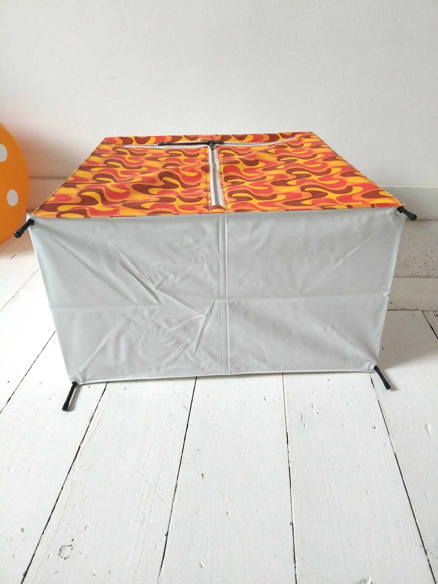 Petit meuble de poupées vintage