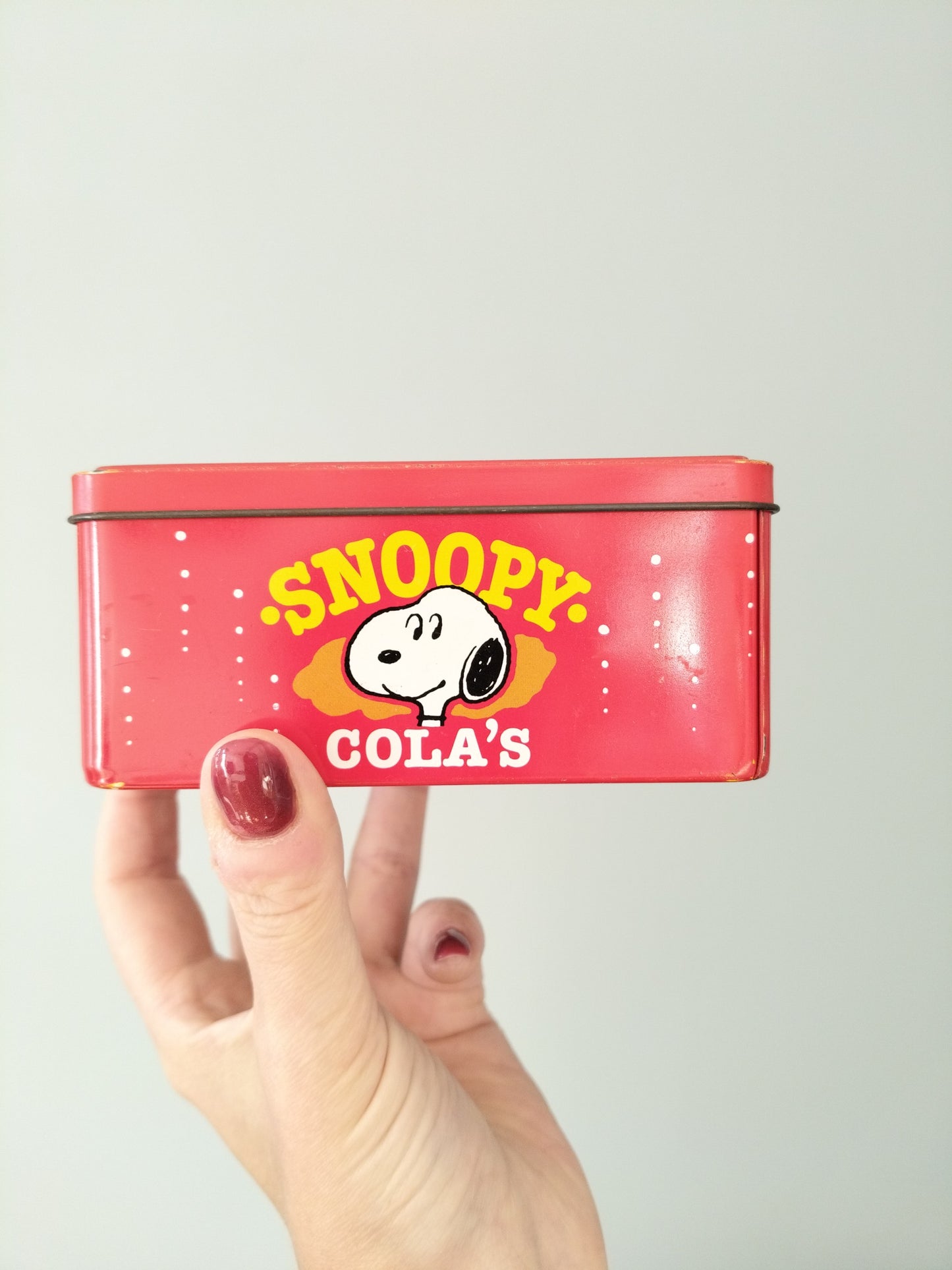 Boîte métallique Snoopy 1958 United Feature Syndicate pour Van Melle confiserie bonbons croque-tendres Cola's