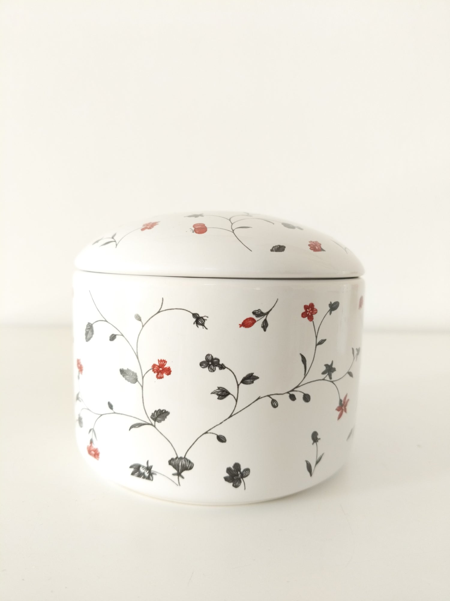 Ensemble de salle de bain/ boîte et verre en porcelaine Ikea Boasjo 2017 - cetaitmieuxavant