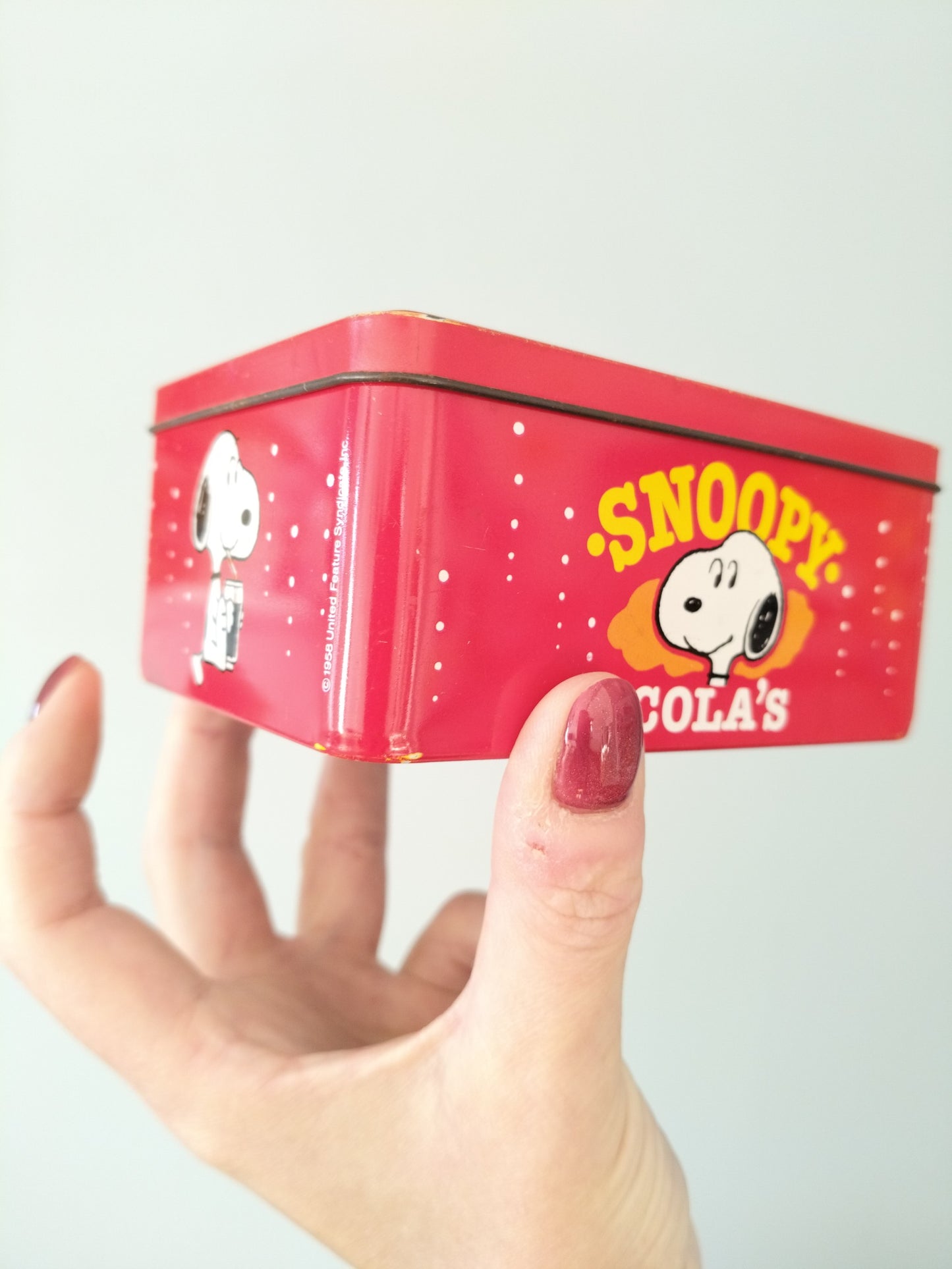 Boîte métallique Snoopy 1958 United Feature Syndicate pour Van Melle confiserie bonbons croque-tendres Cola's