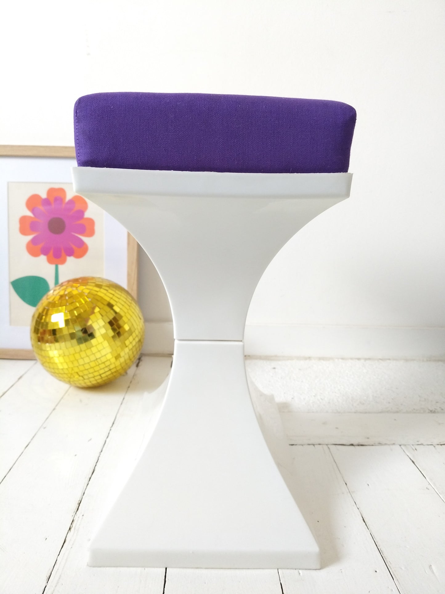 Tabouret d'appoint Flair Prisunic Holland plastique mauve et blanc - cetaitmieuxavant