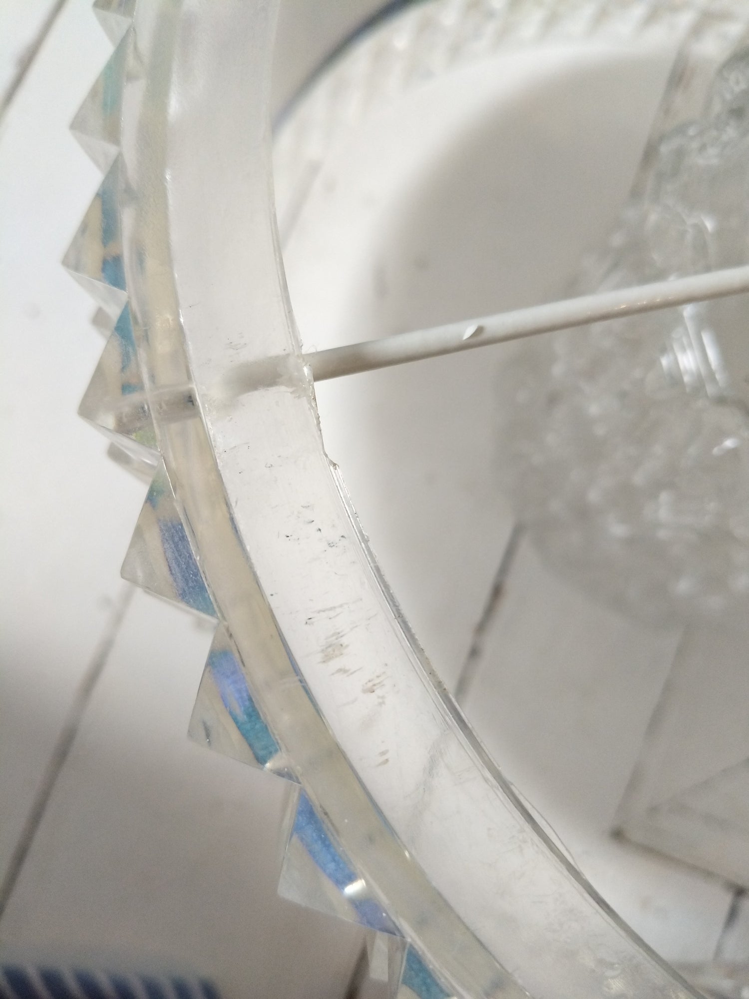 Luminaire suspension verre et plexi - cetaitmieuxavant