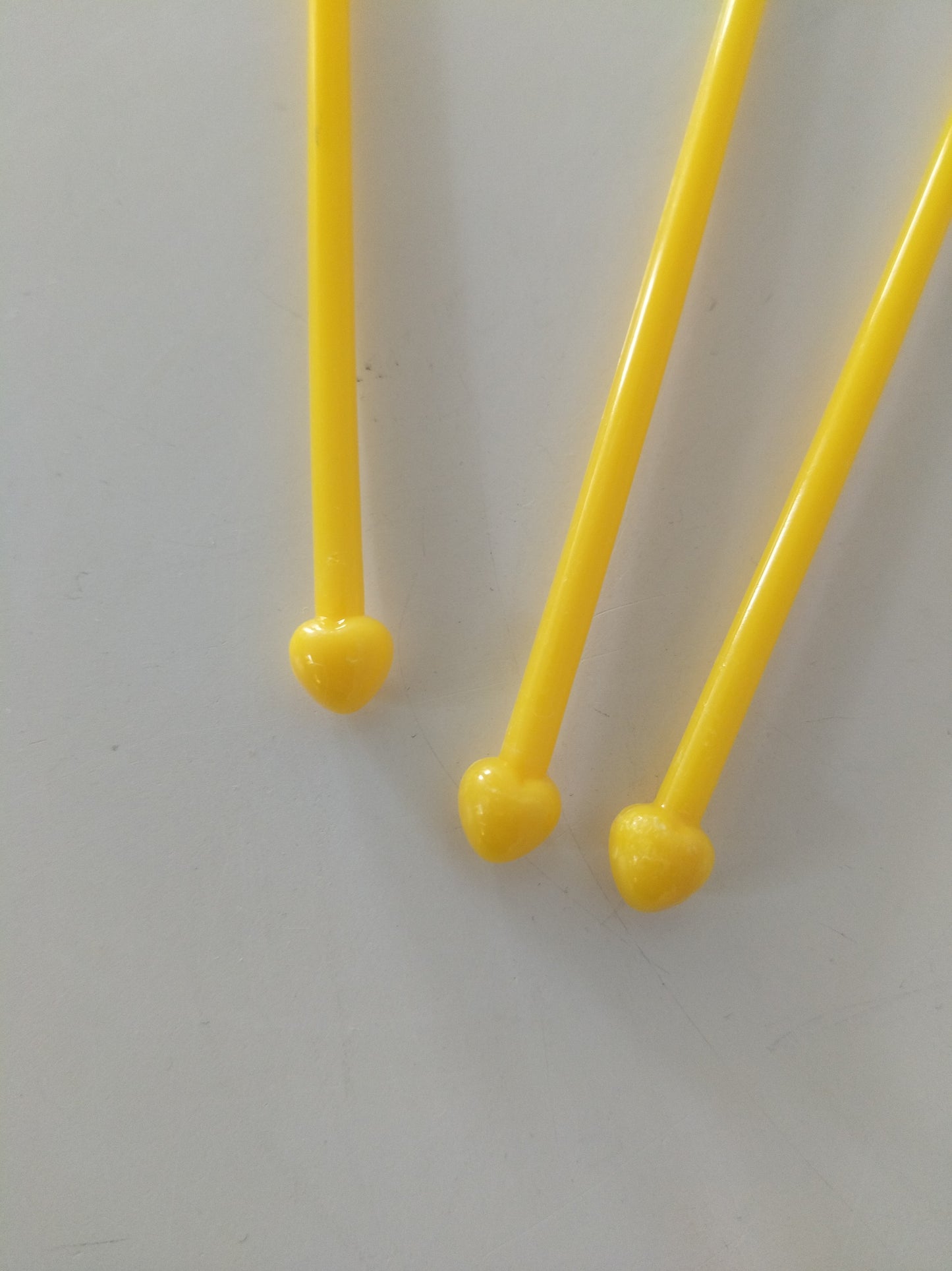 Set de 4 mélangeurs/ touillettes cœur en plastique (2 sets disponibles)