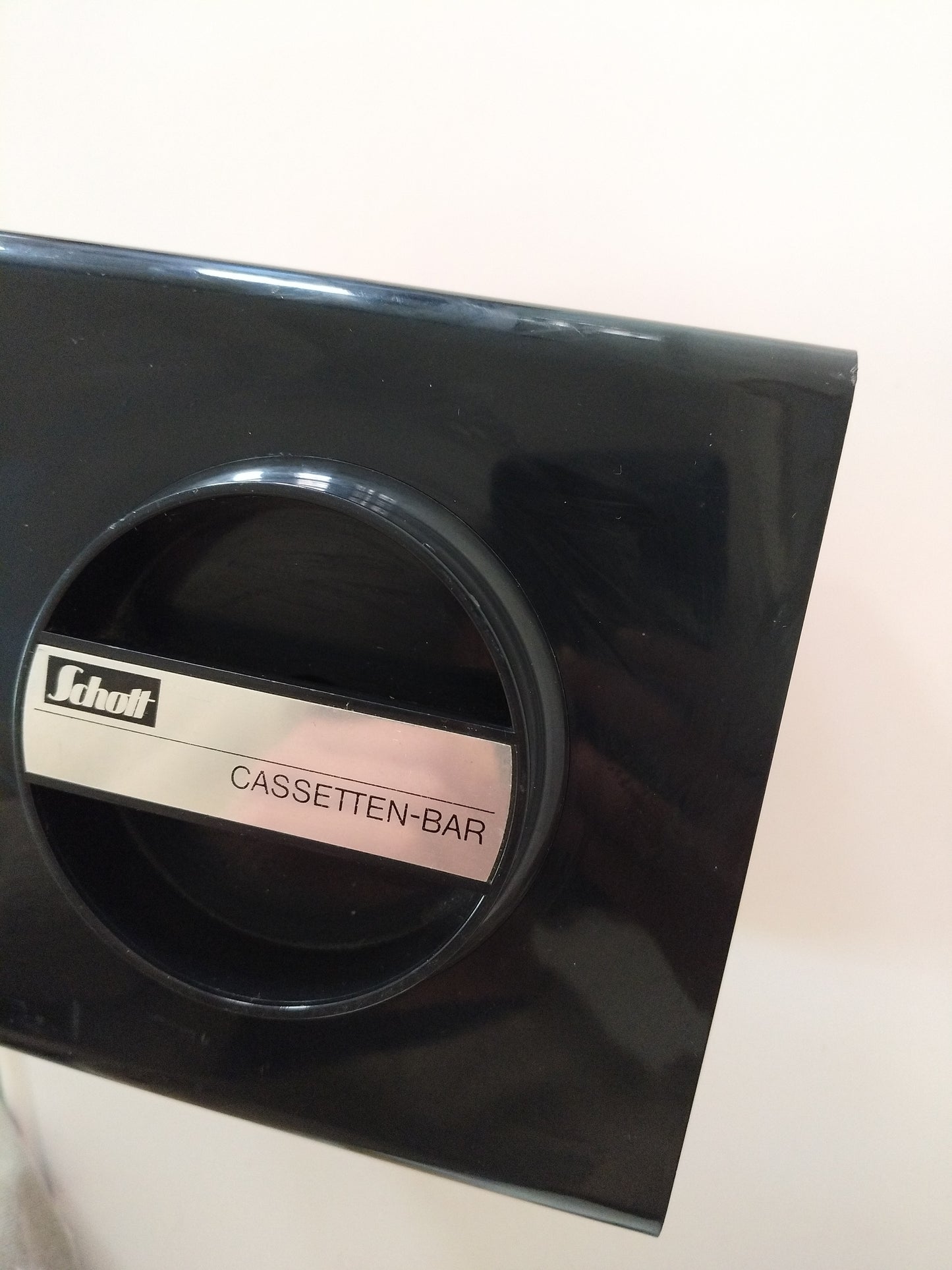 "Cassettes bar"/ carrousel à cassettes/ range-cassettes audio Schott en plastique