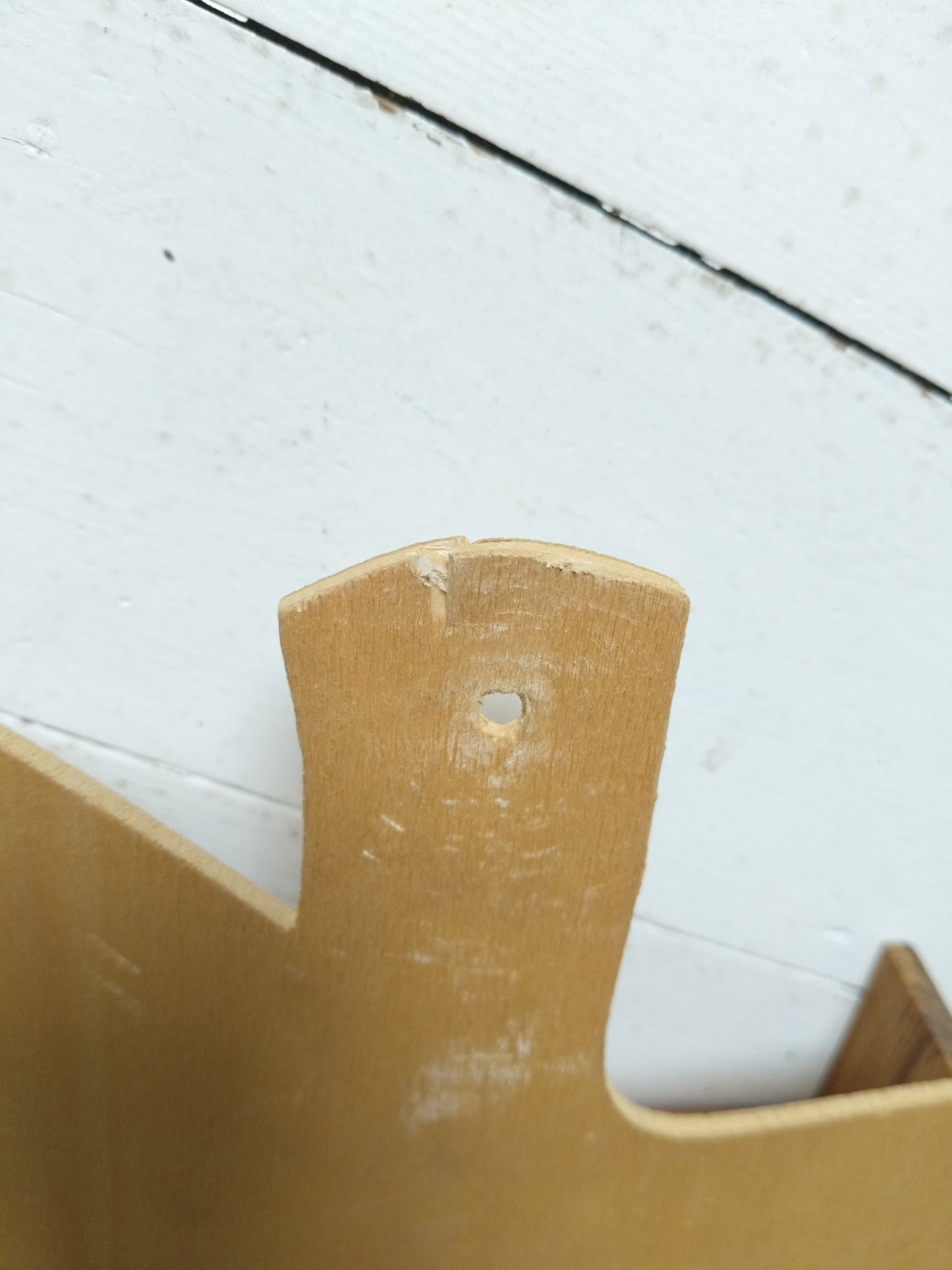 Étagère murale pomme pour miniatures en bois