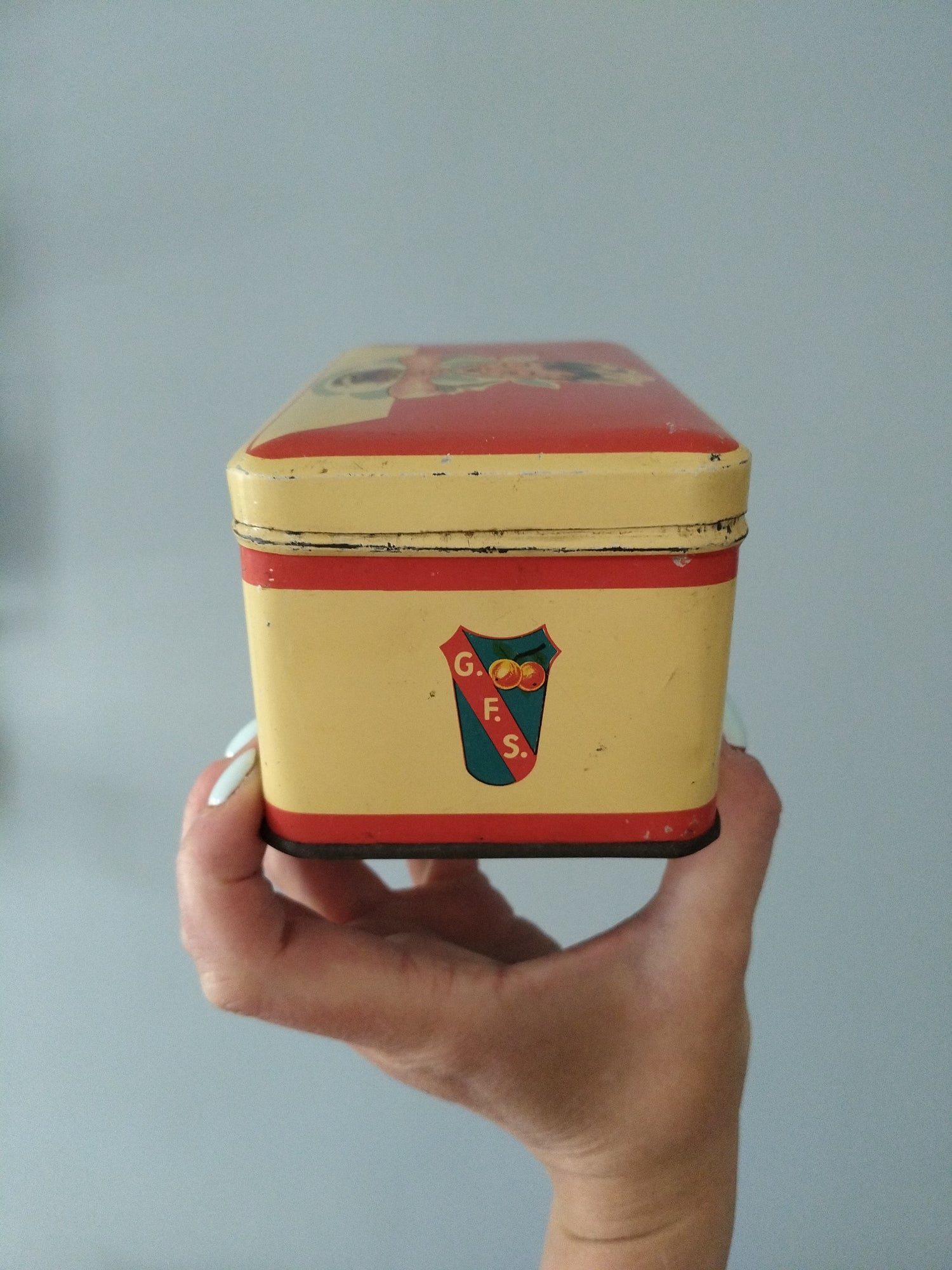 Ancienne boîte métallique publicitaire GFS - cetaitmieuxavant