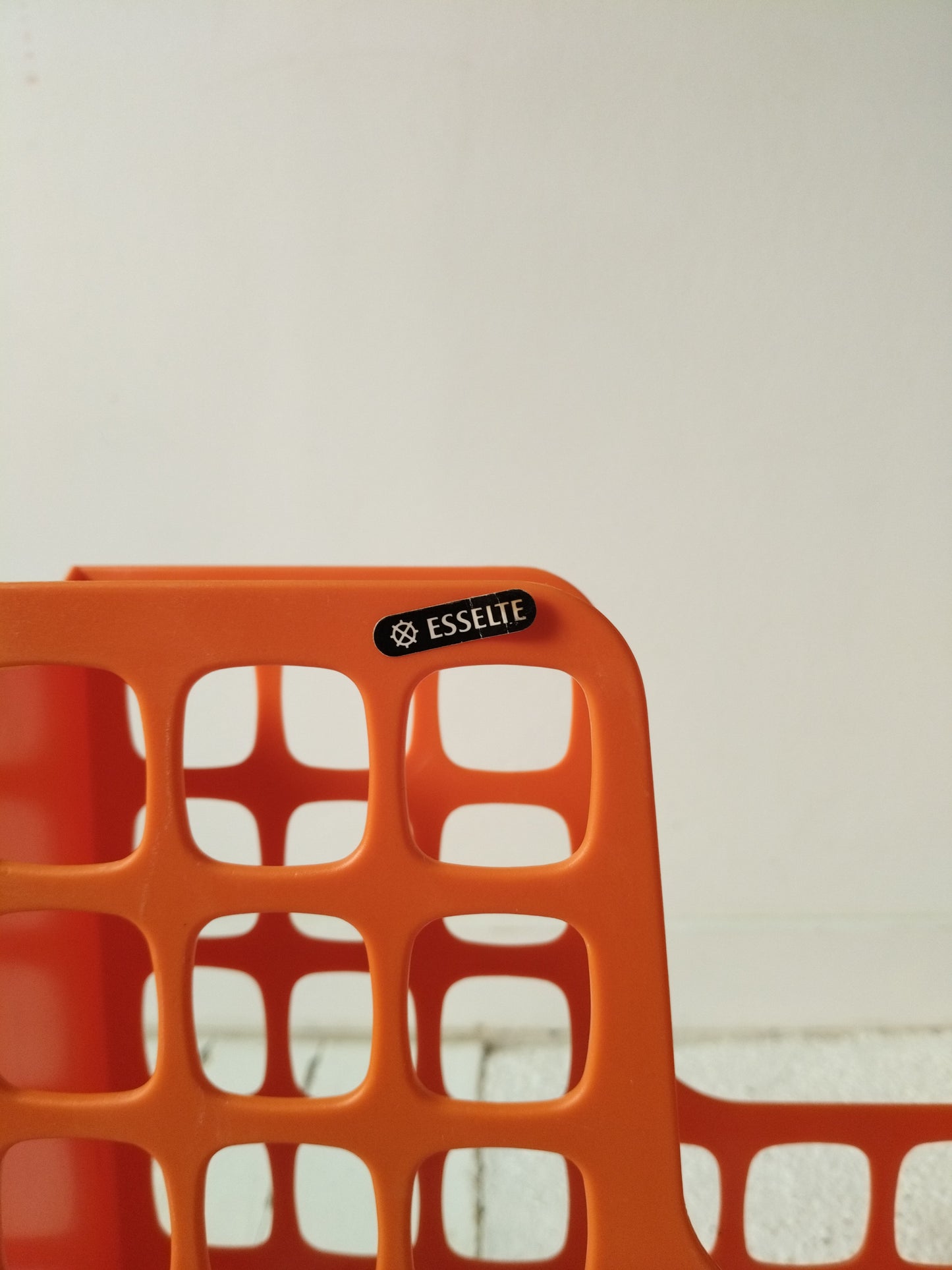 Range-documents/ magazines/ livres en plastique orange Esselte Boxer à l'unité