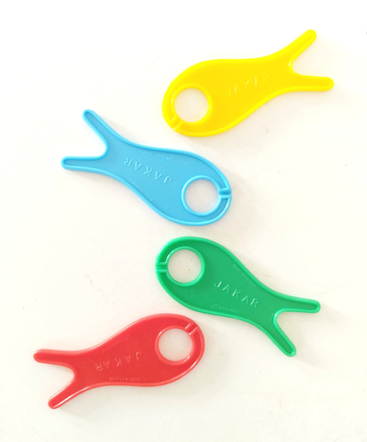 Set de 4 petites bobinettes/navettes/ poissons Jakar en plastique/déco murale salle de bain