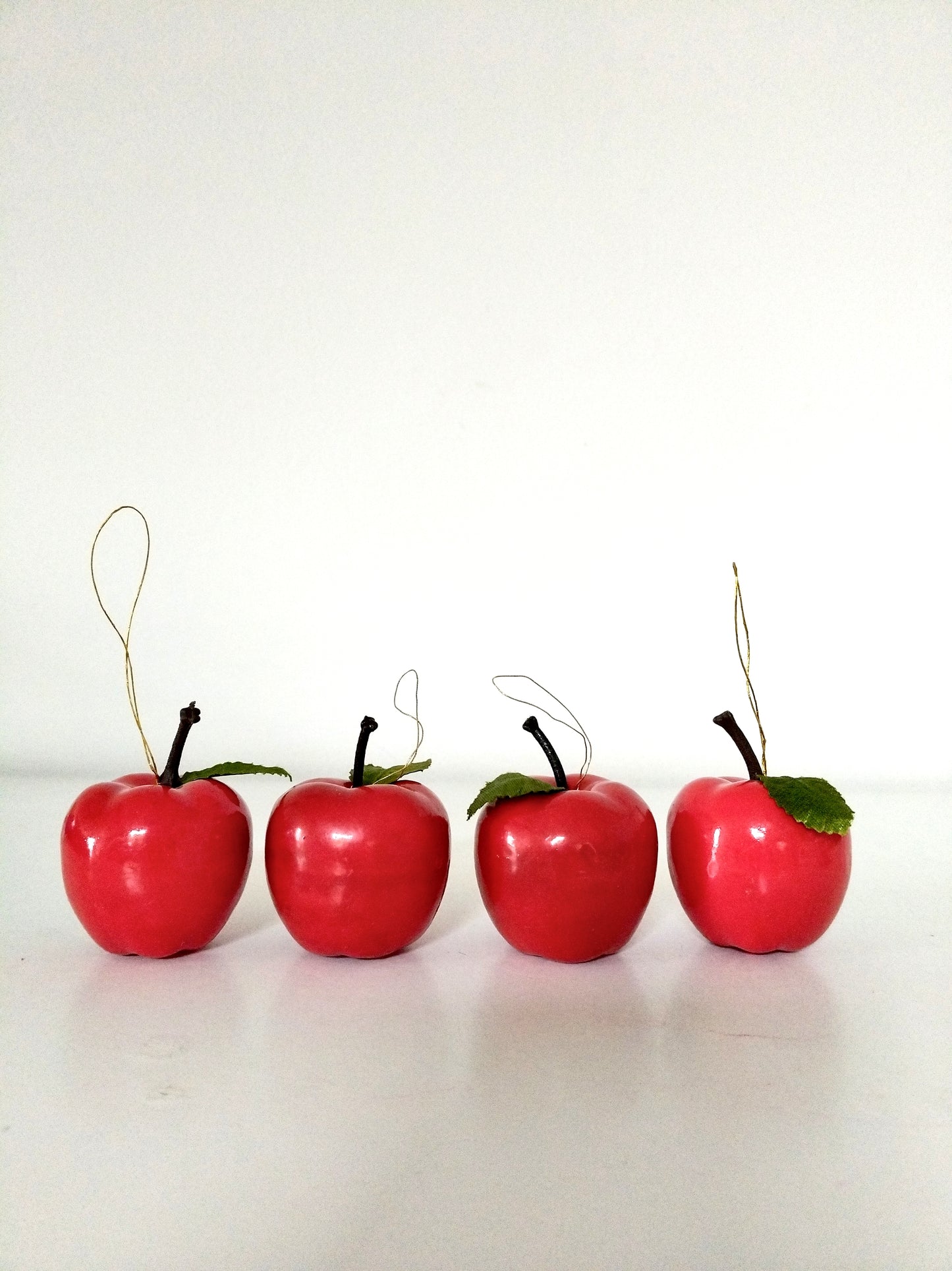 4 pommes de Noël à suspendre