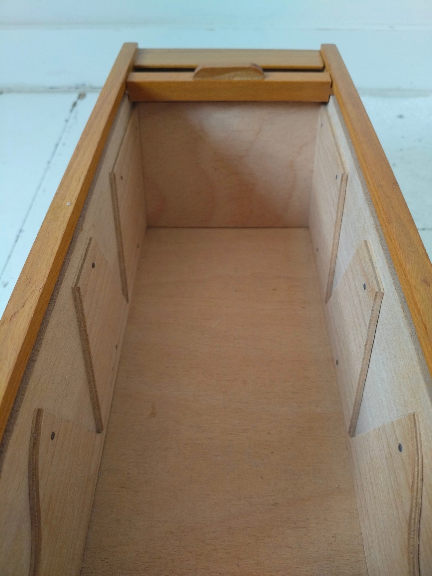 Ancienne boîte à fiches à volet en bois